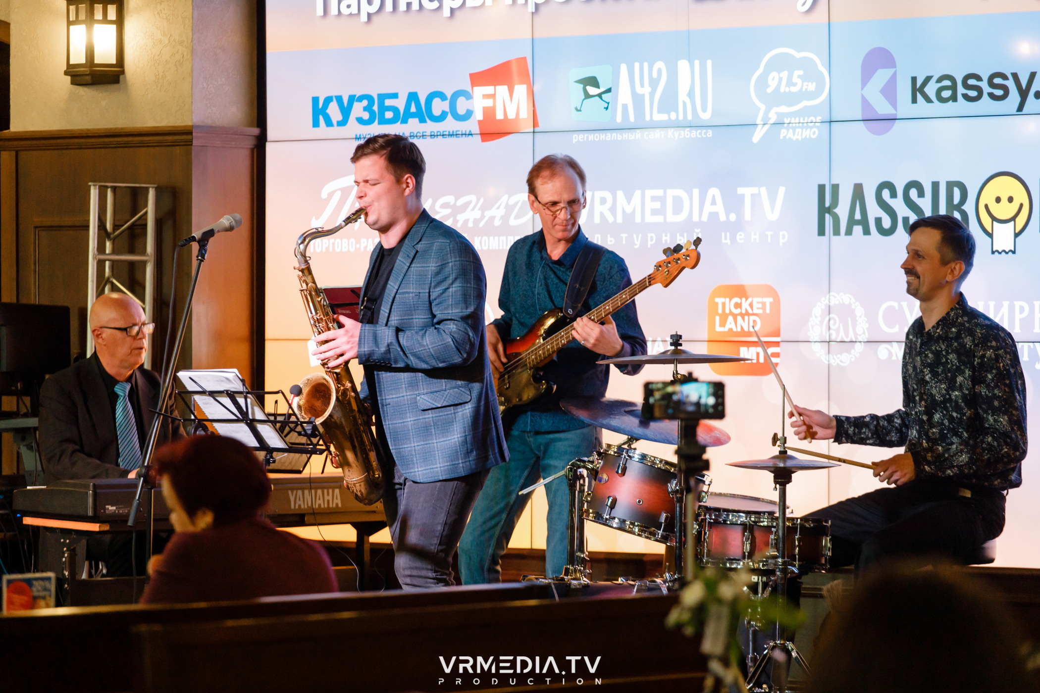 Джазовая среда: MONKTET