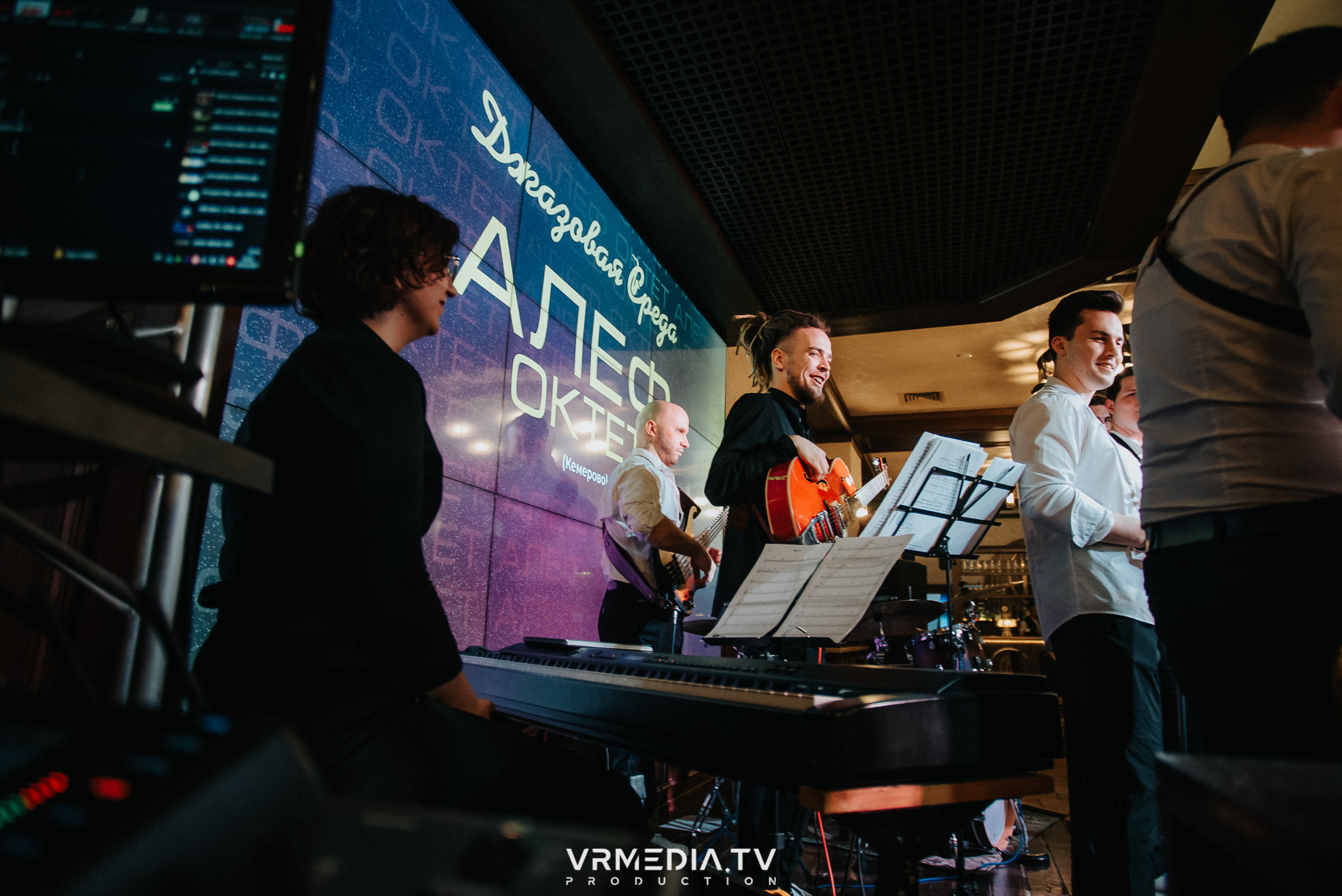 Джазовая среда: Алеф Октет