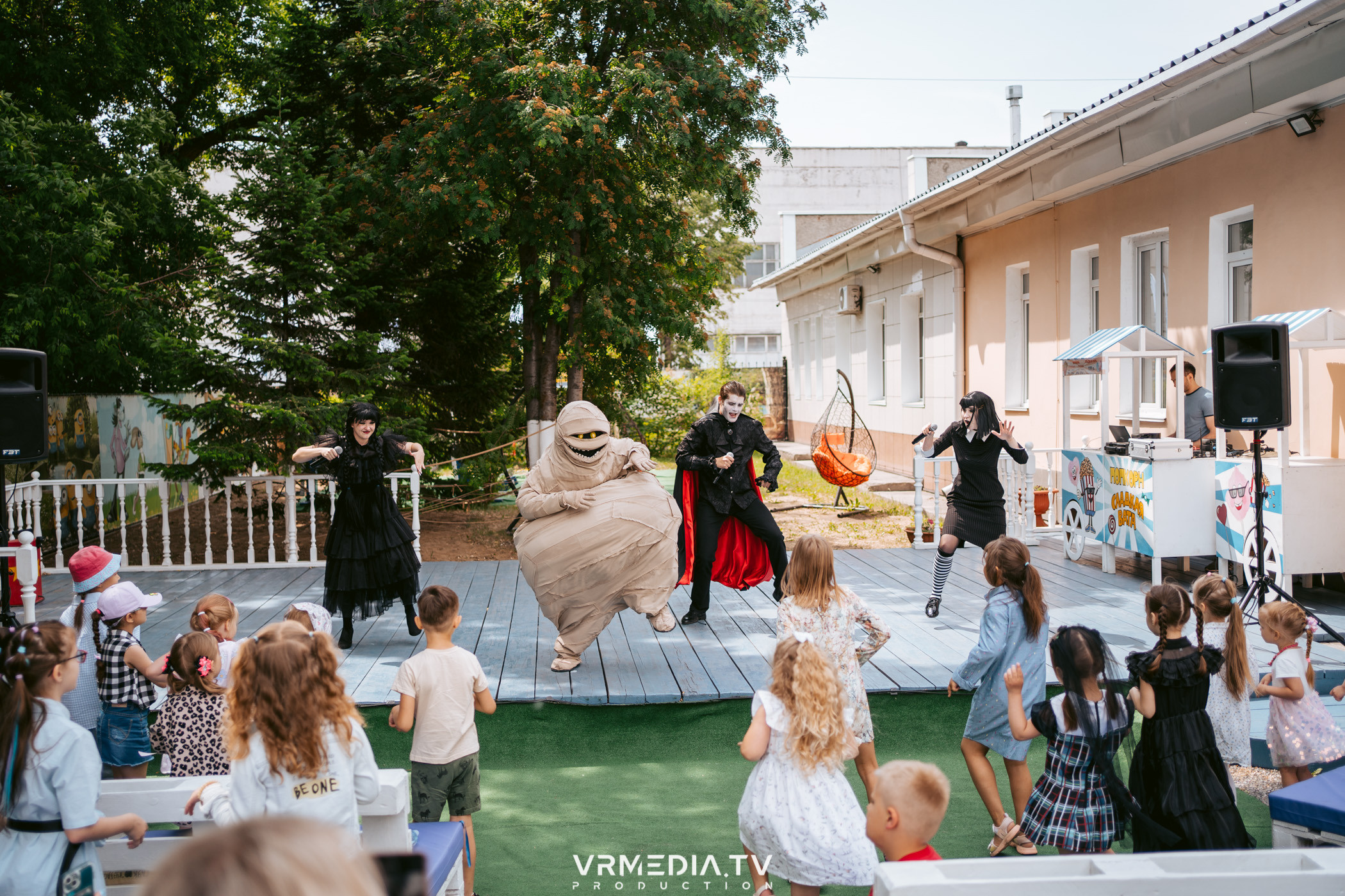 Спектакль «Монстры на каникулах» от студии чудес «Алиса»