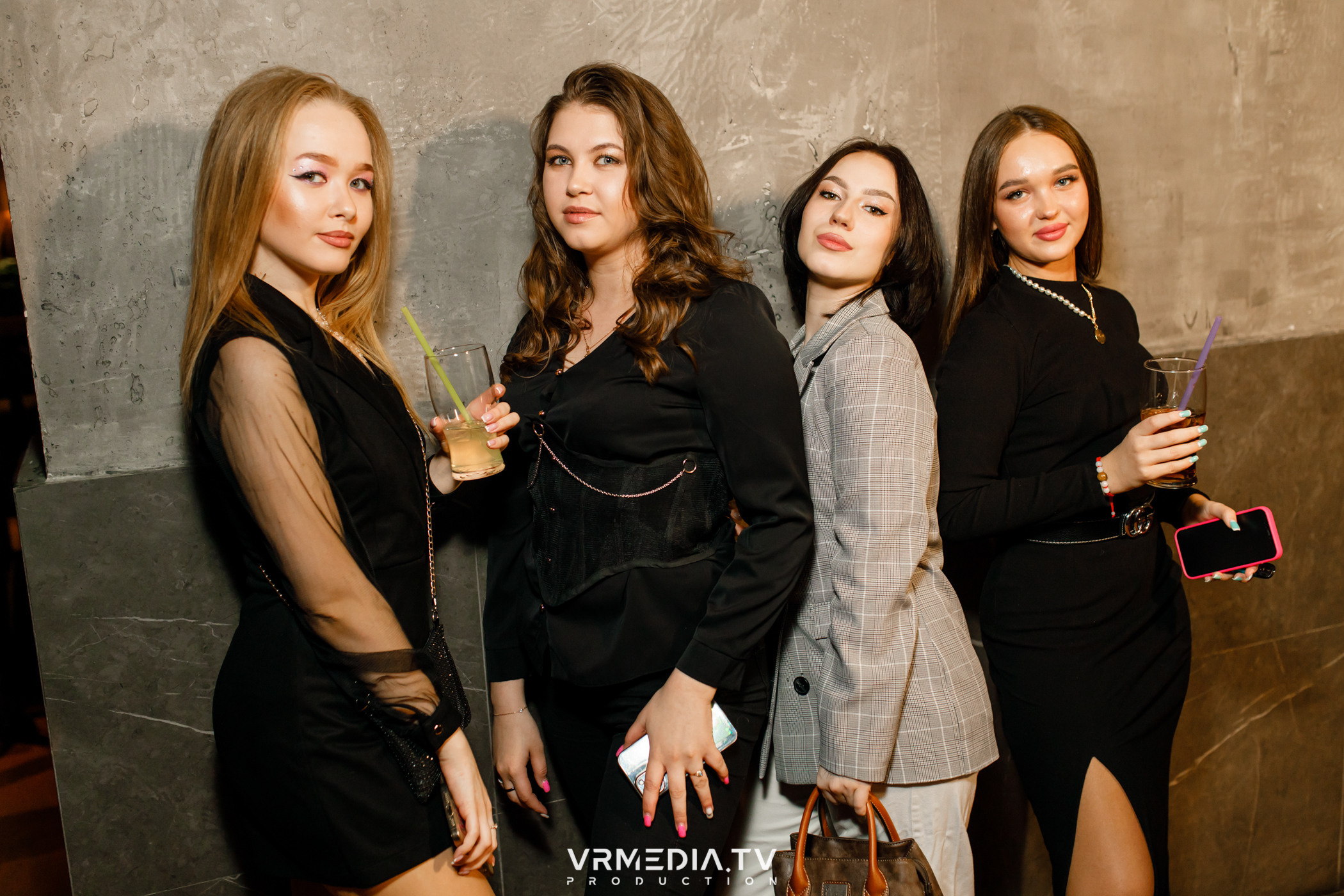 Выходные в баре «DOSKI»