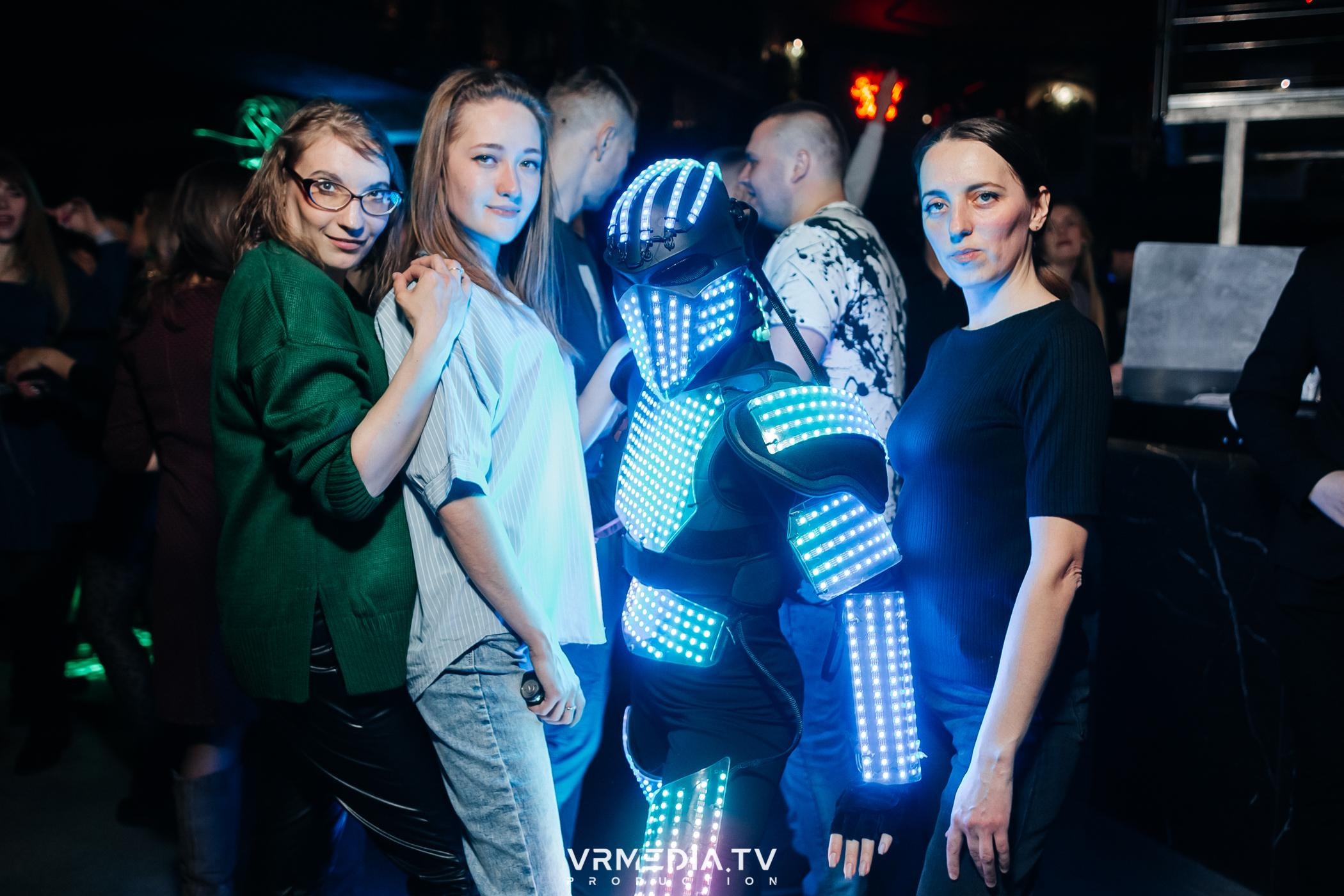 Выходные в баре «DOSKI»