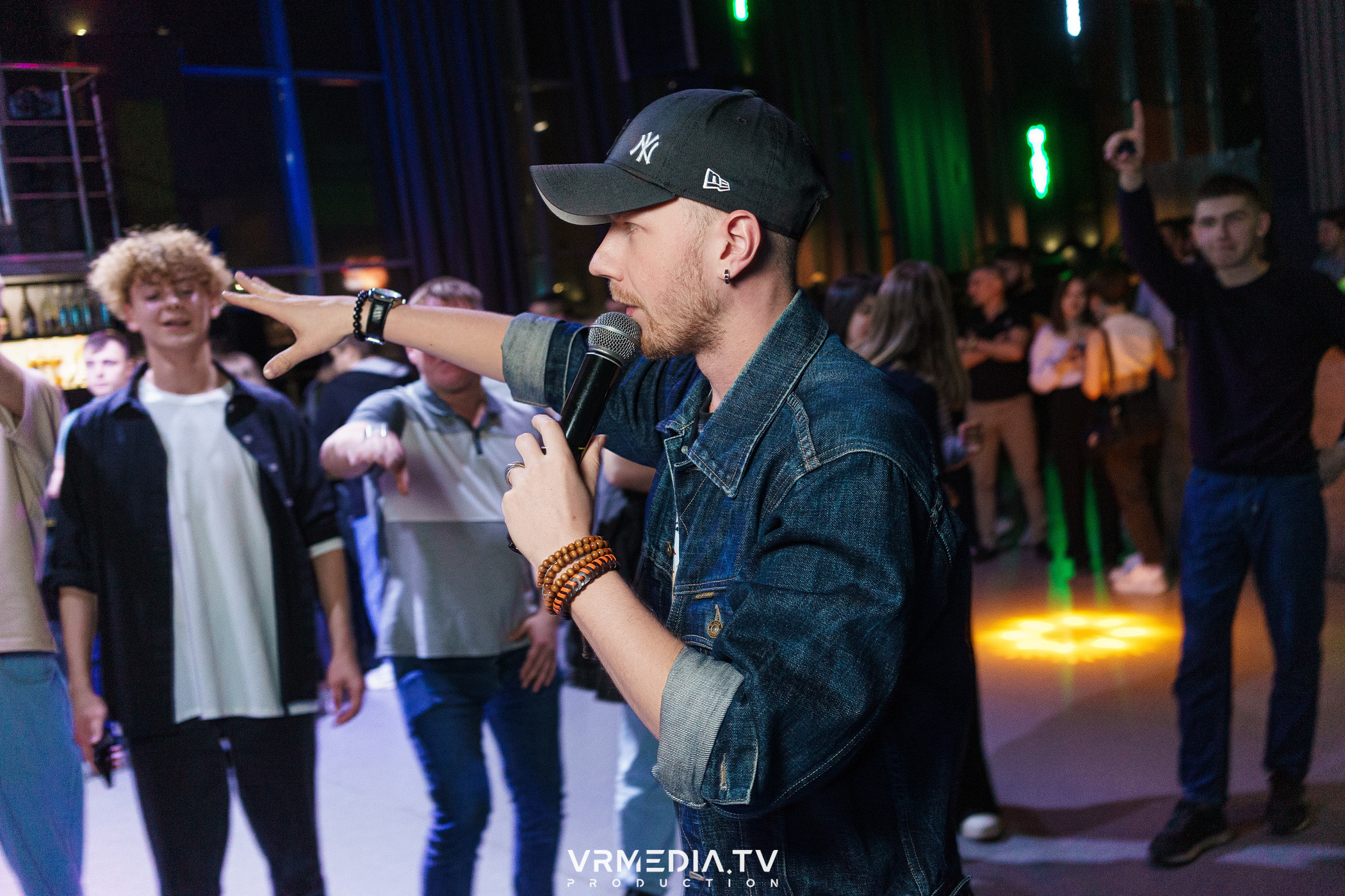 Выходные в баре «DOSKI»