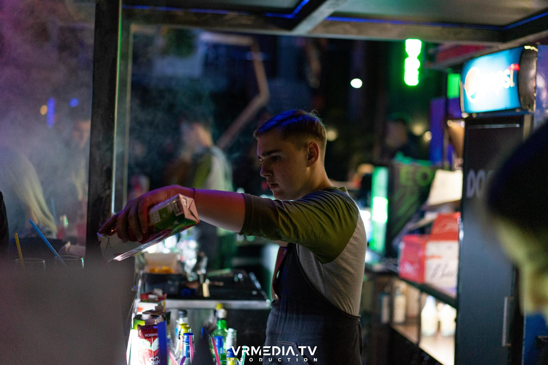 Выходные в баре «DOSKI»