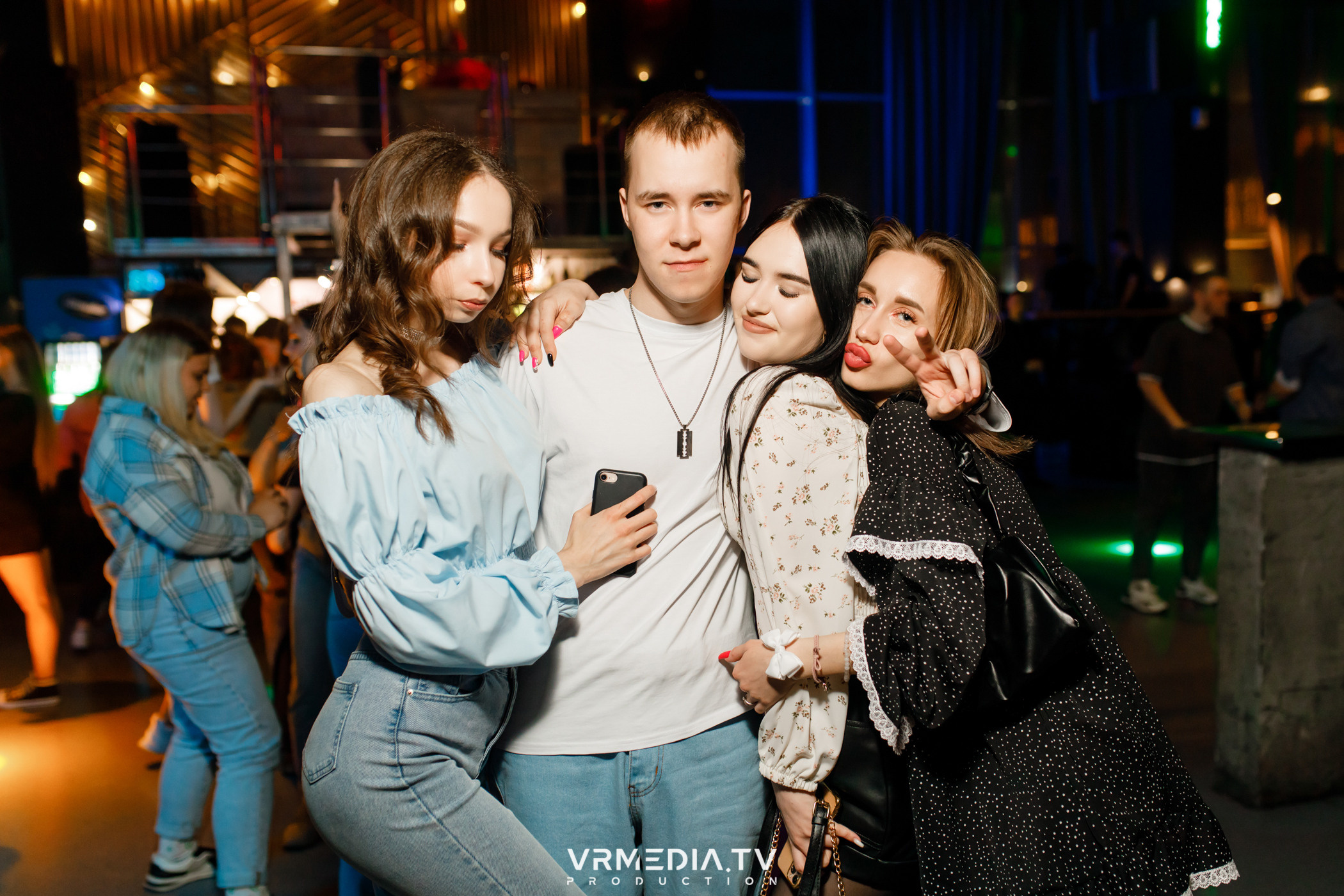 Выходные в баре «DOSKI»