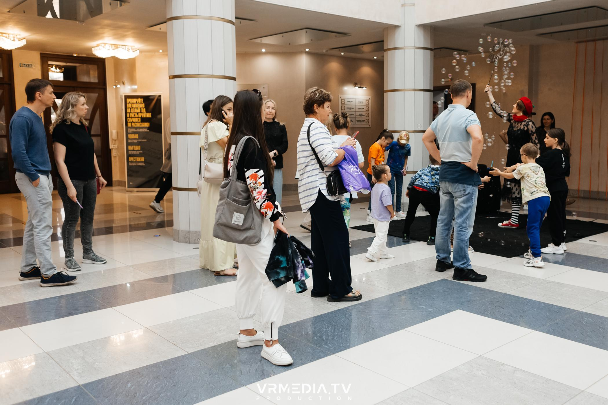 Пока все в доме