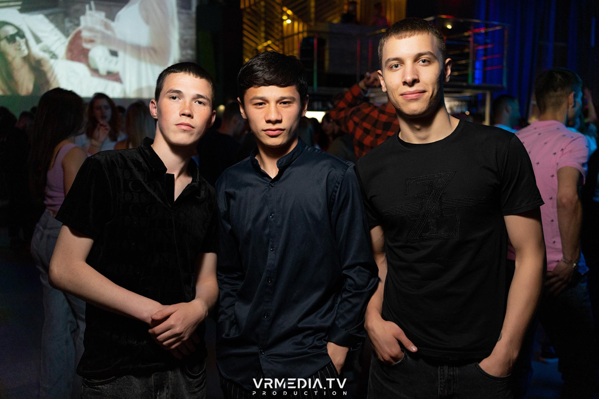 Выходные в баре «DOSKI»