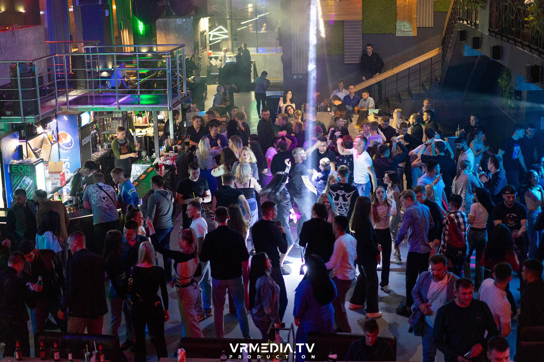 Выходные в баре «DOSKI»