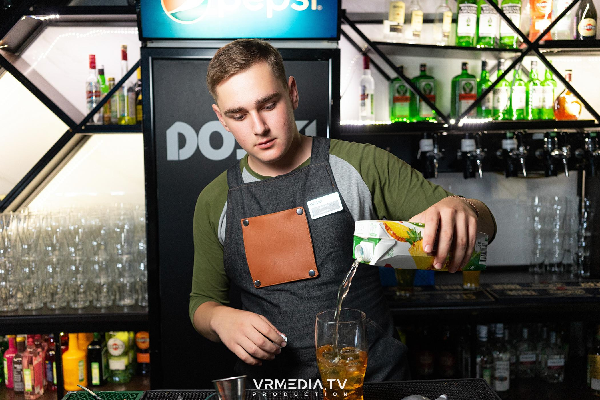 Выходные в баре «DOSKI»