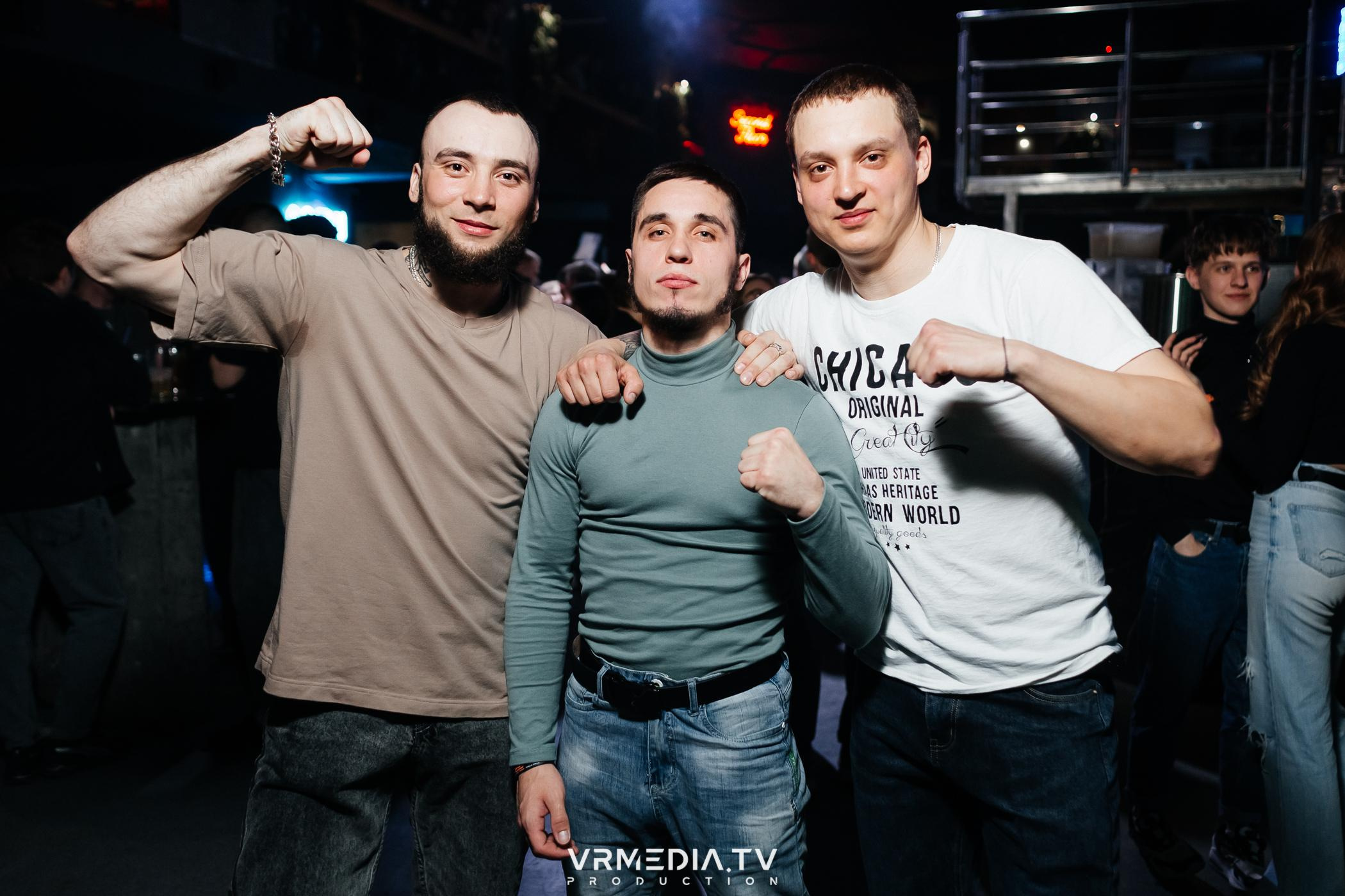 Выходные в баре «DOSKI»