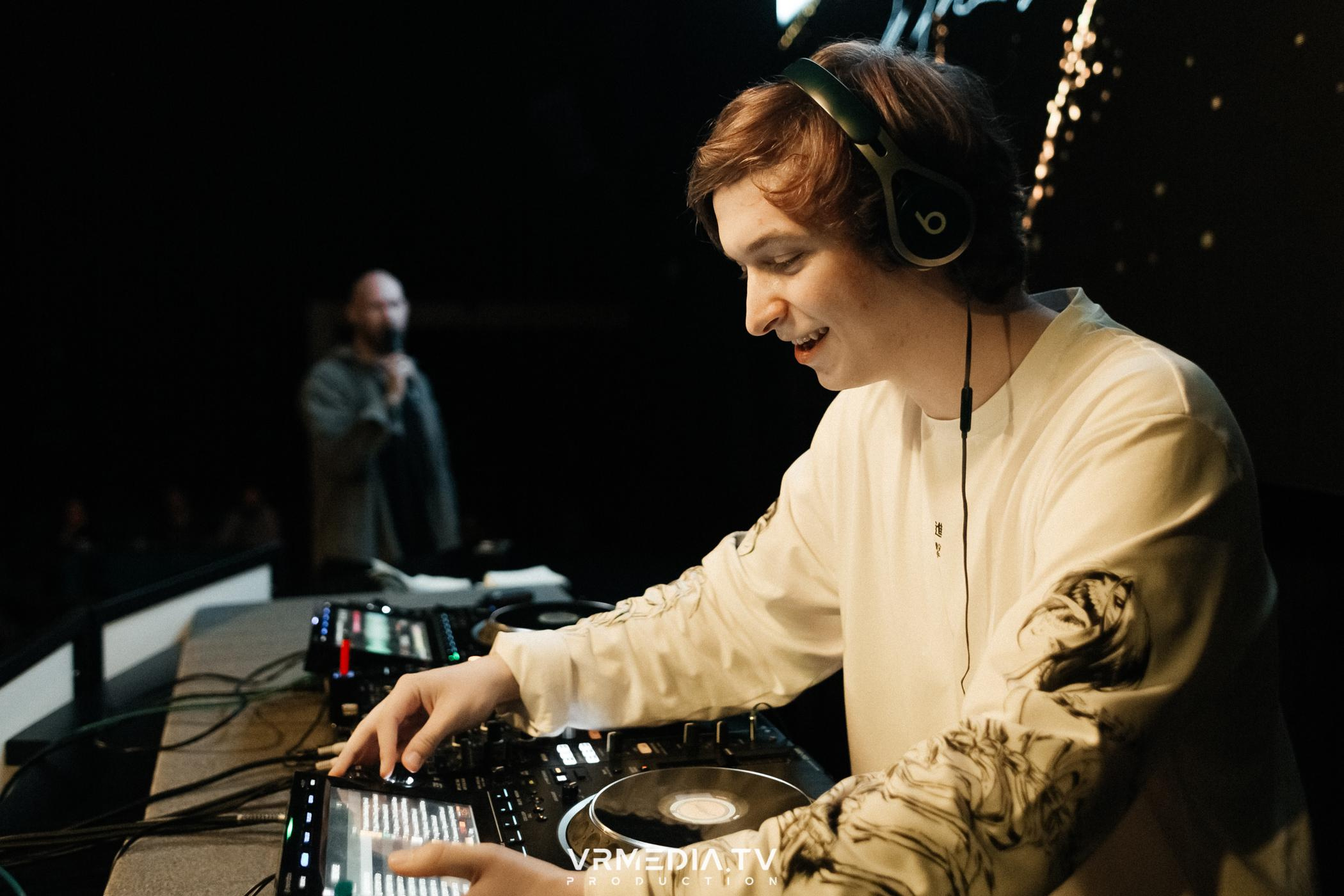 Выпускной школы диджеинга «Атмосфера»