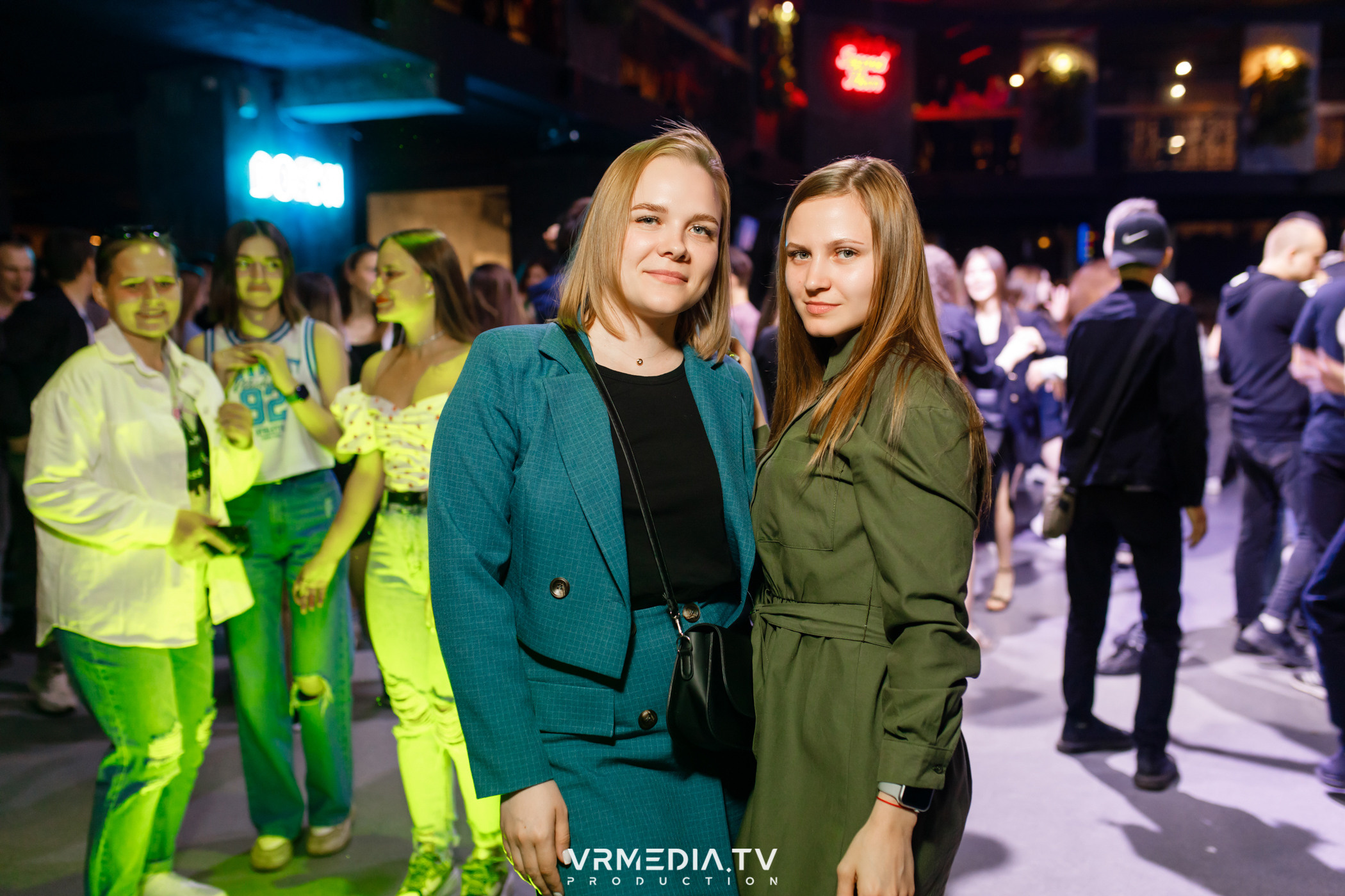 Выходные в баре «DOSKI»