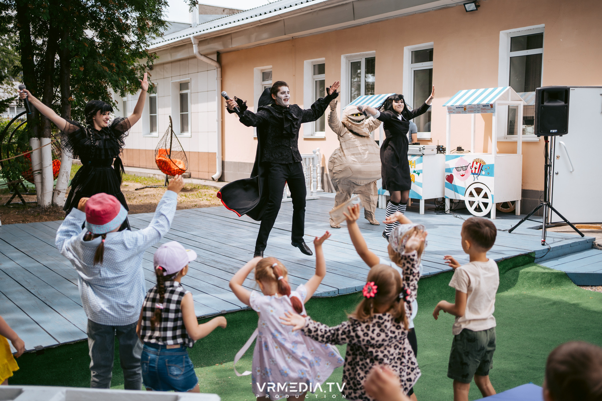 Спектакль «Монстры на каникулах» от студии чудес «Алиса»