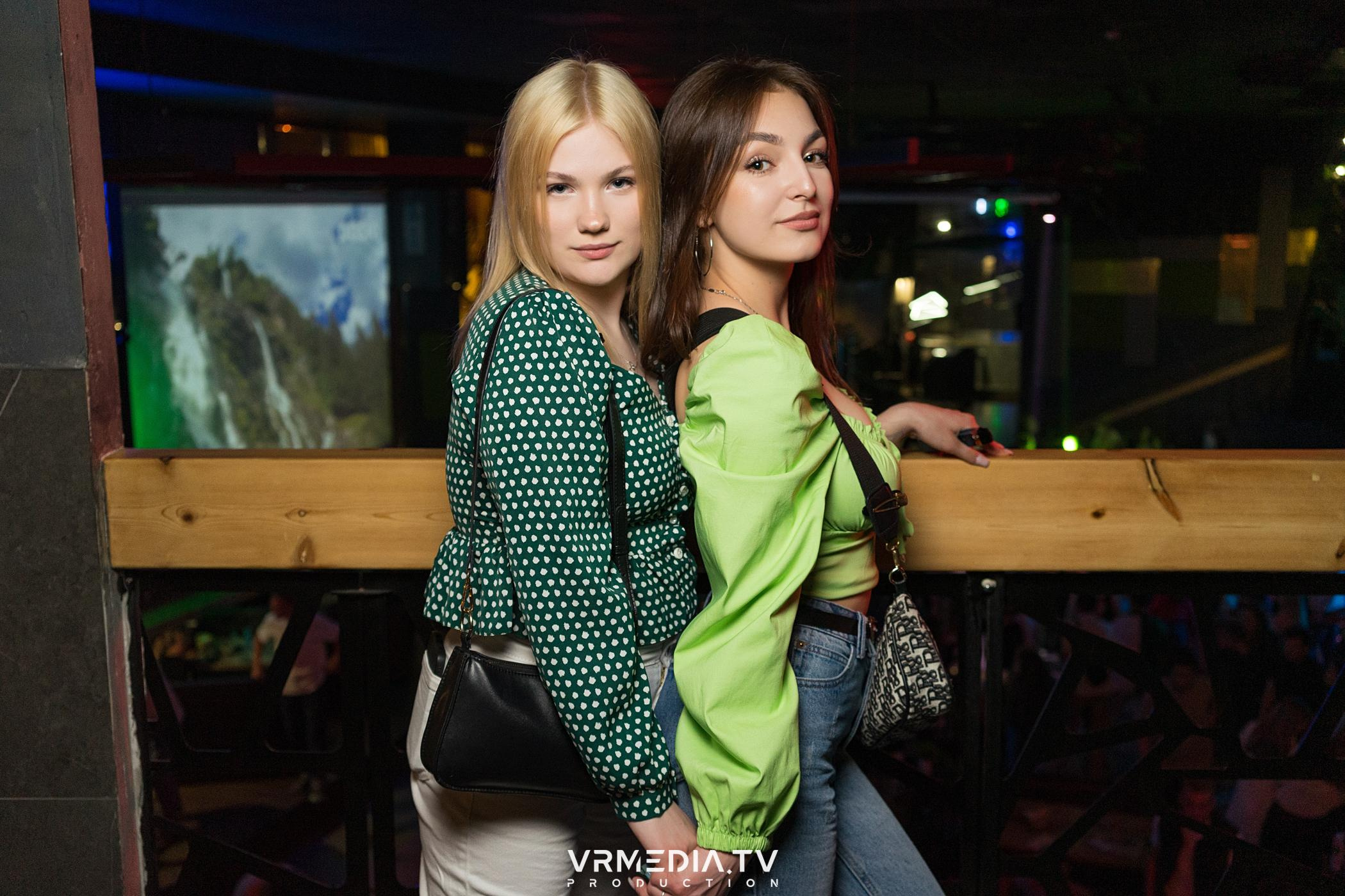 Выходные в баре «DOSKI»