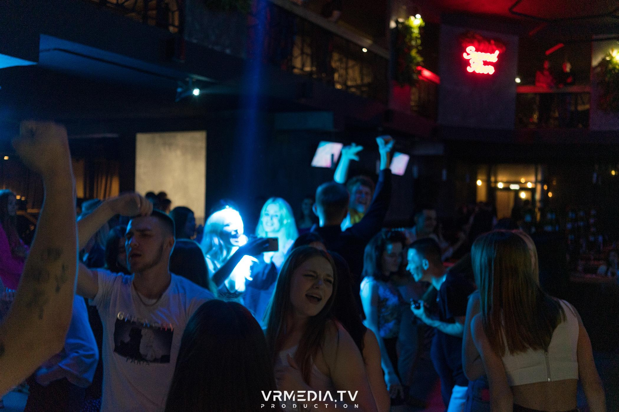 Выходные в баре «DOSKI»