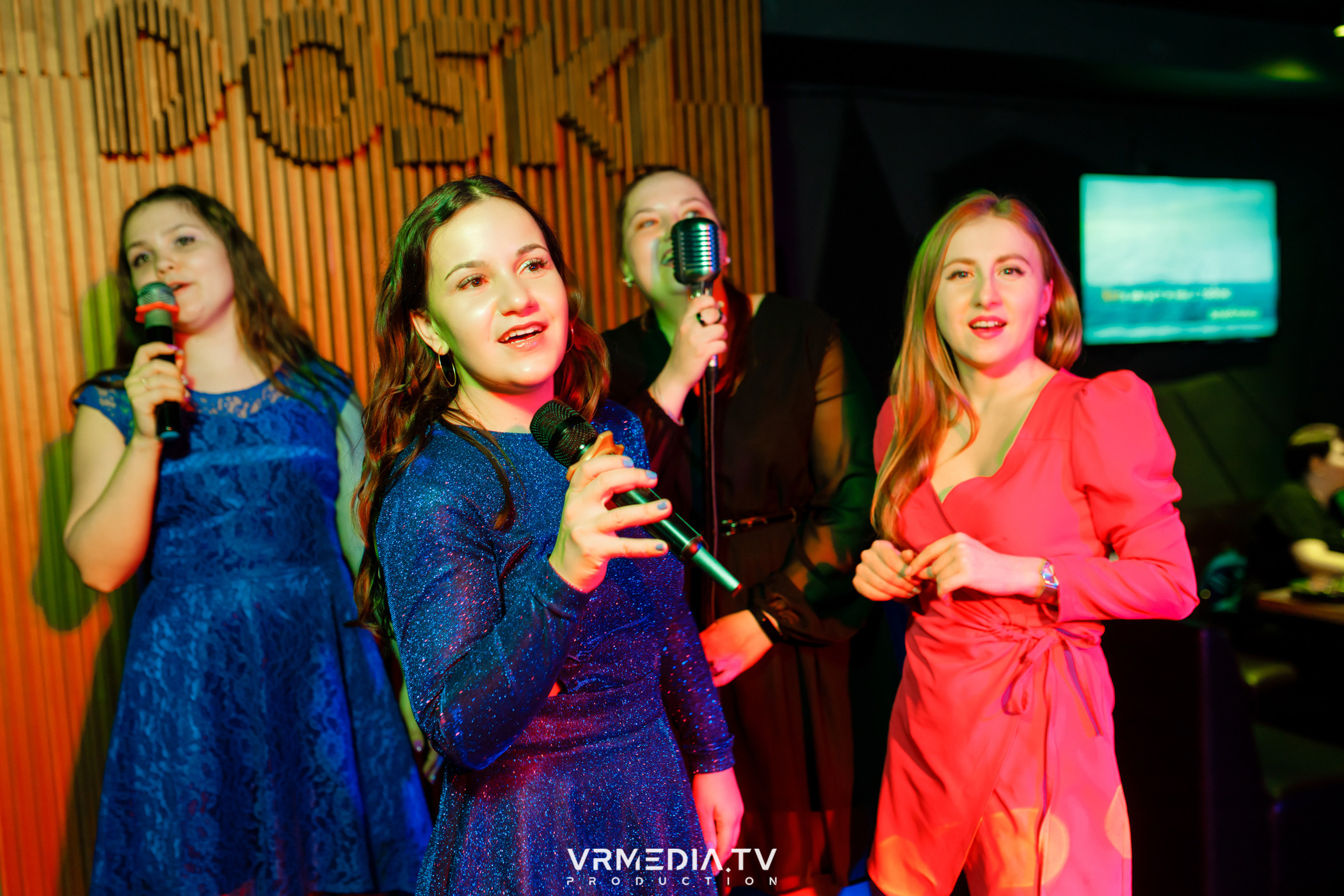 Выходные в баре «DOSKI»