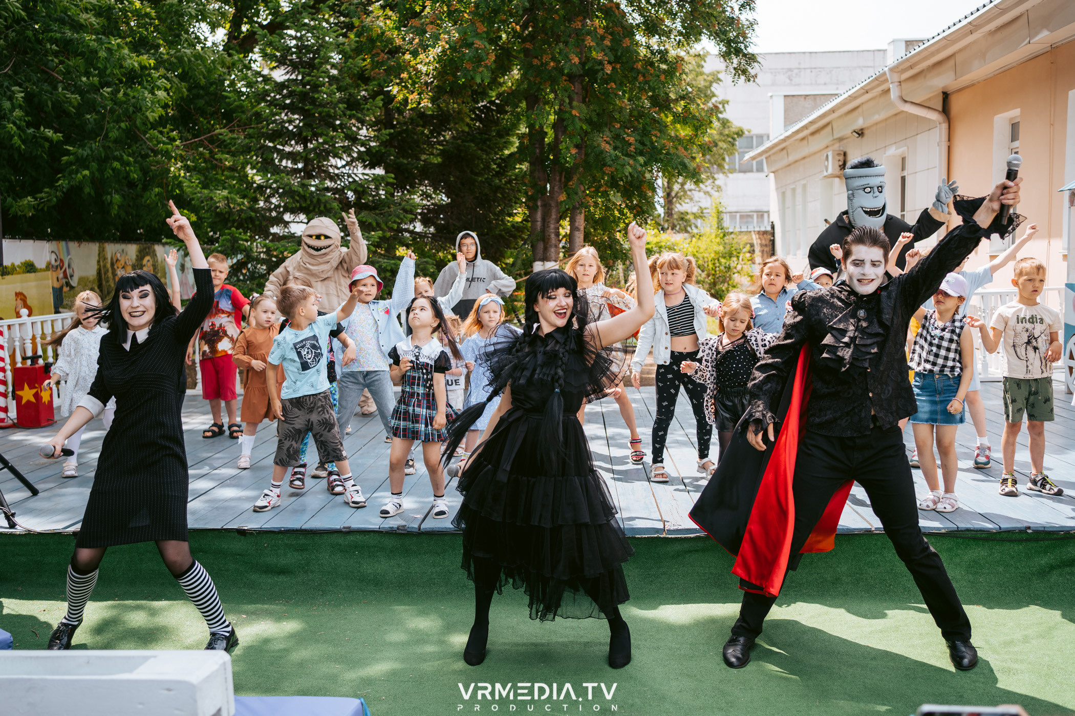 Спектакль «Монстры на каникулах» от студии чудес «Алиса»