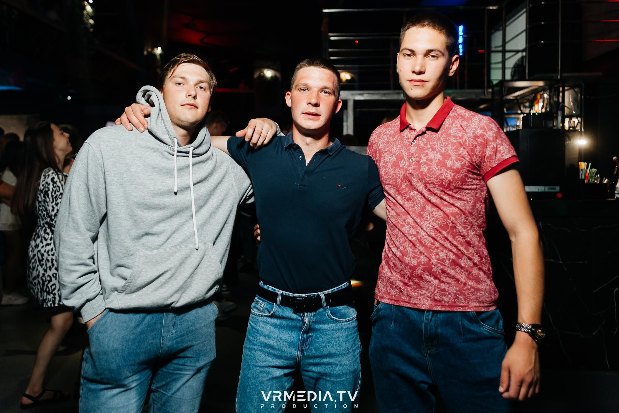 Выходные в баре «DOSKI»