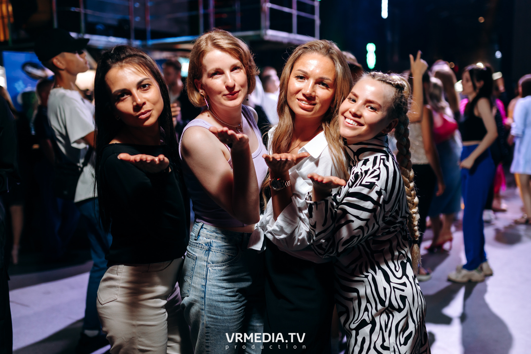 Выходные в баре «DOSKI»