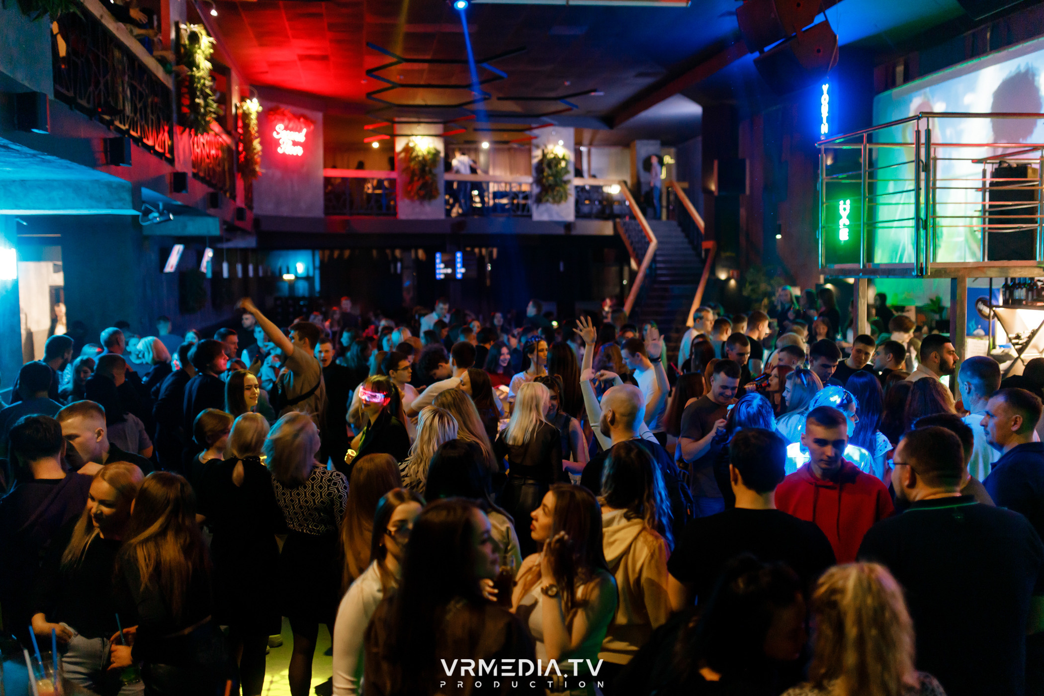 Выходные в баре «DOSKI»