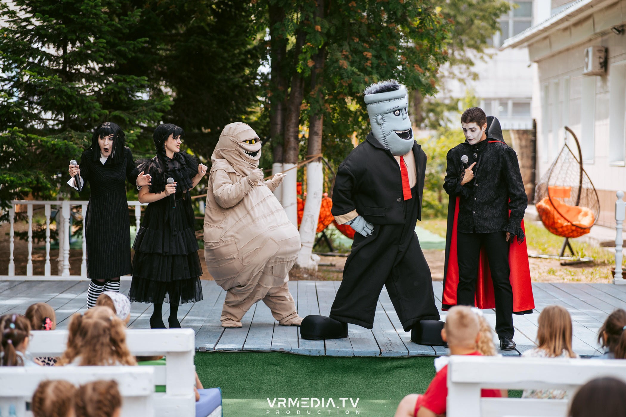 Спектакль «Монстры на каникулах» от студии чудес «Алиса»