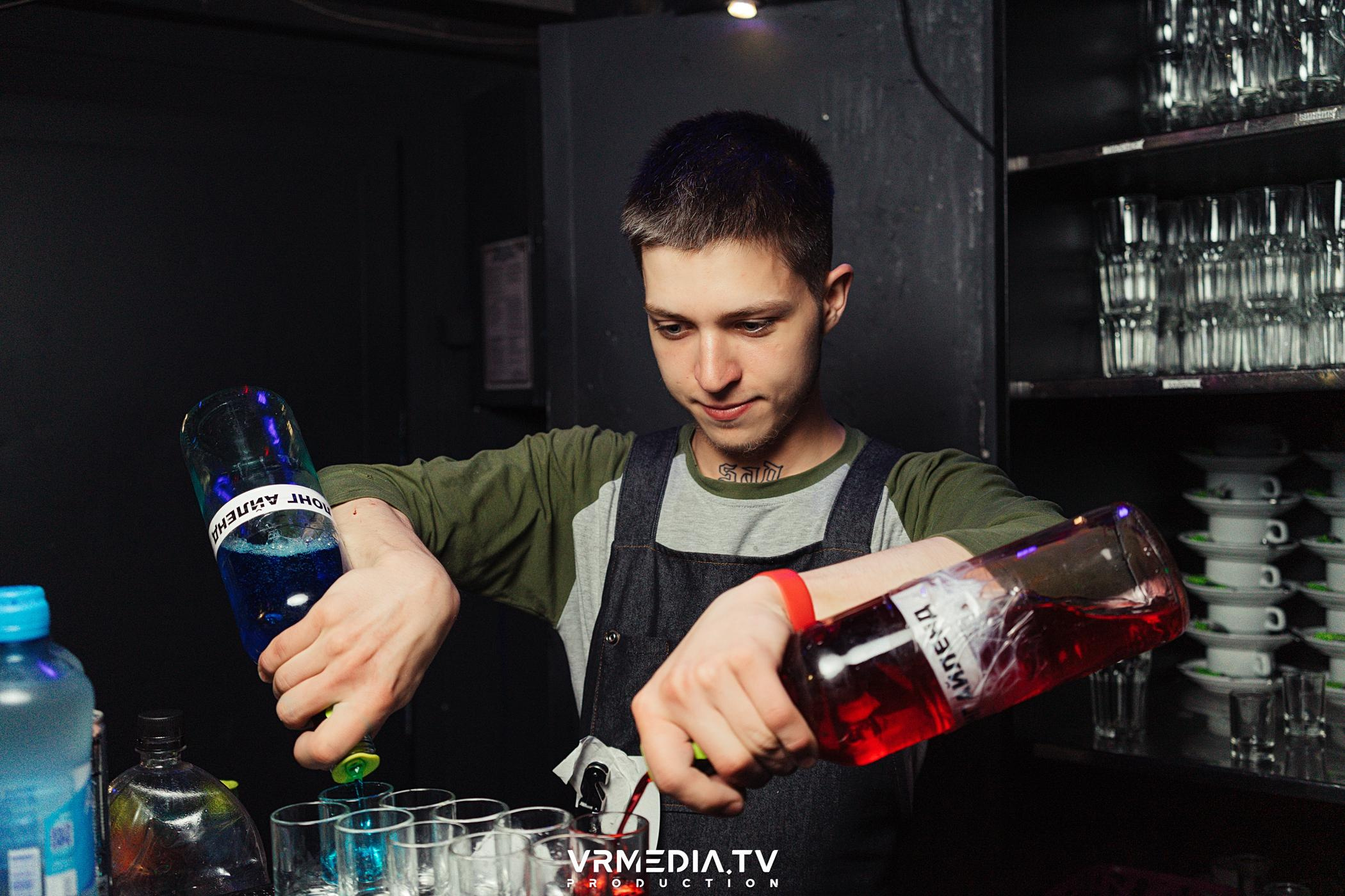 Выходные в баре «DOSKI»