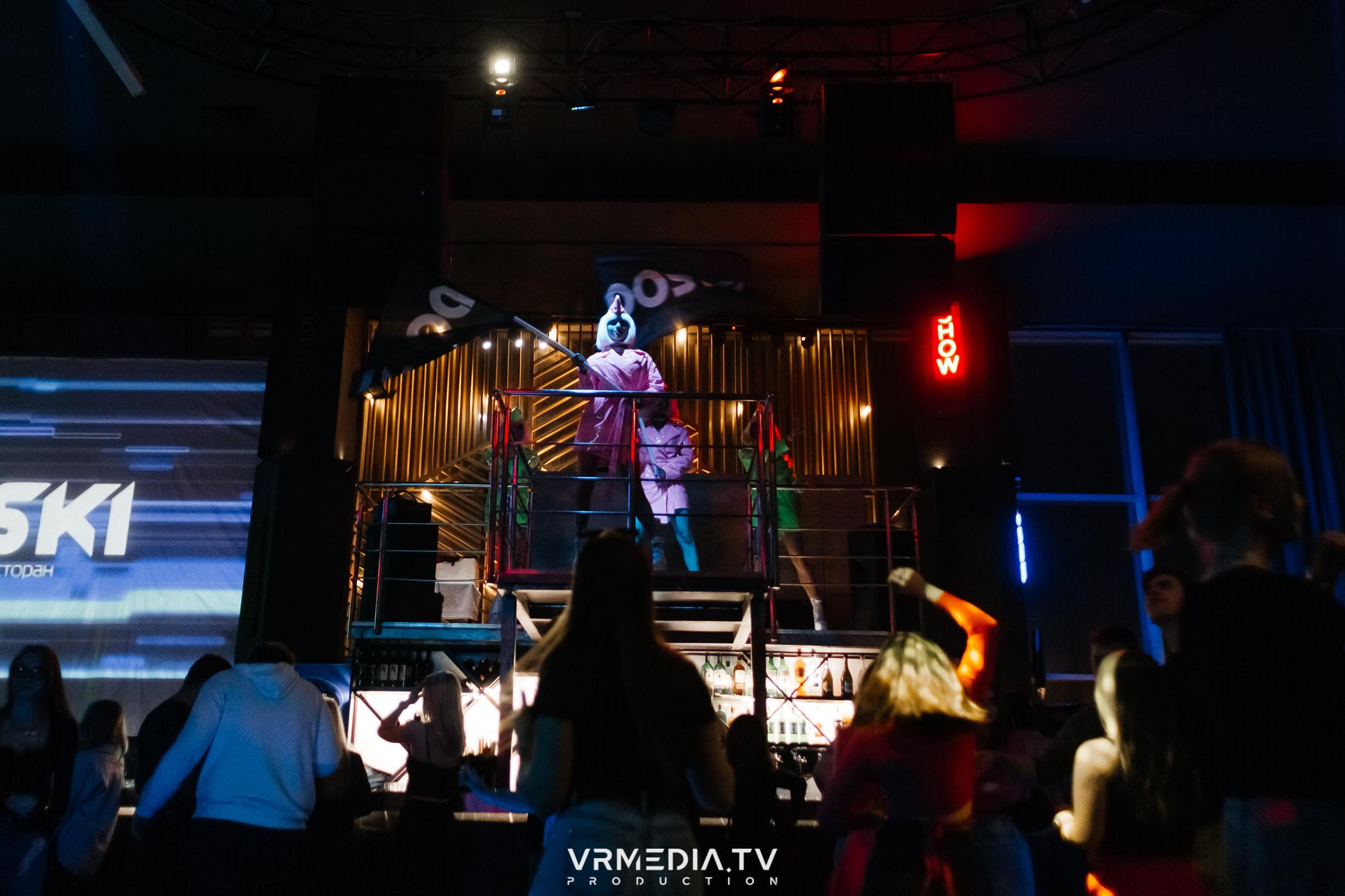 Выходные в баре «DOSKI»