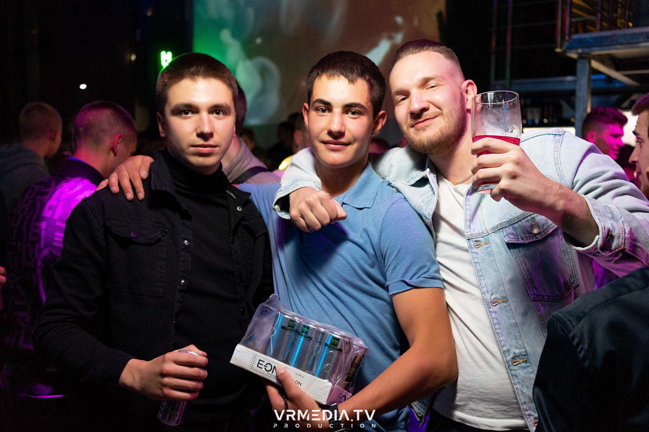 Выходные в баре «DOSKI»