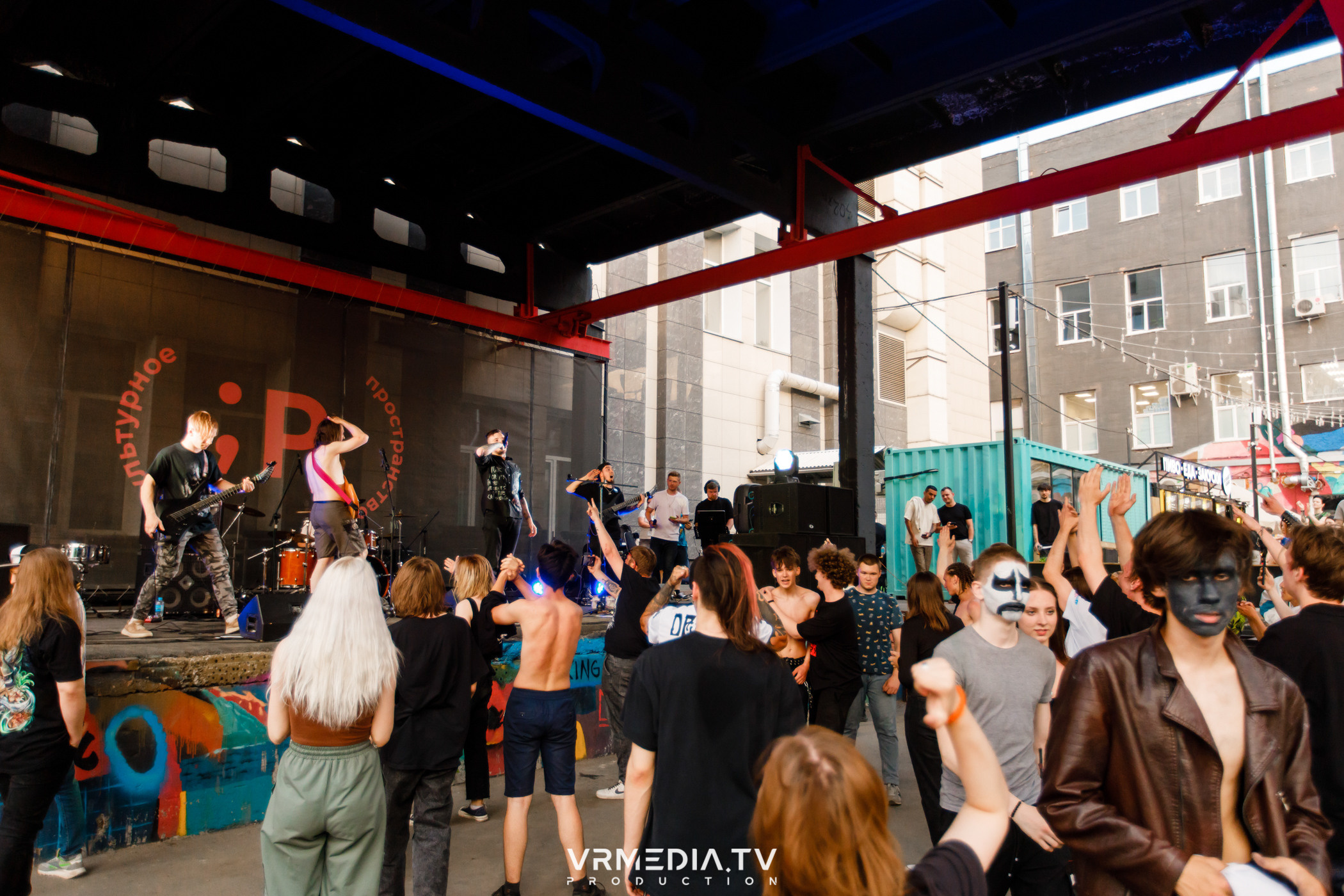 XVIII открытый городской рок-фестиваль «Над землёй» в культурном прост