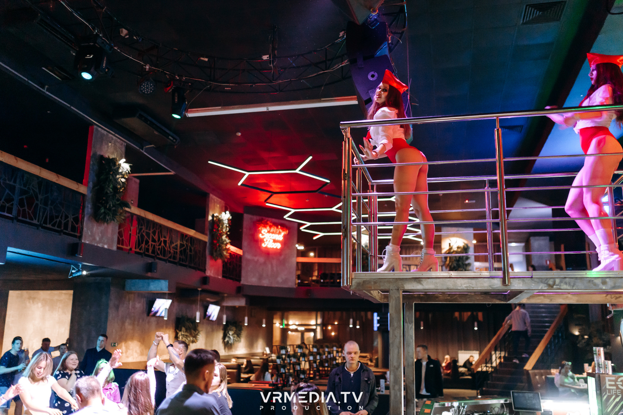 Выходные в баре «DOSKI»