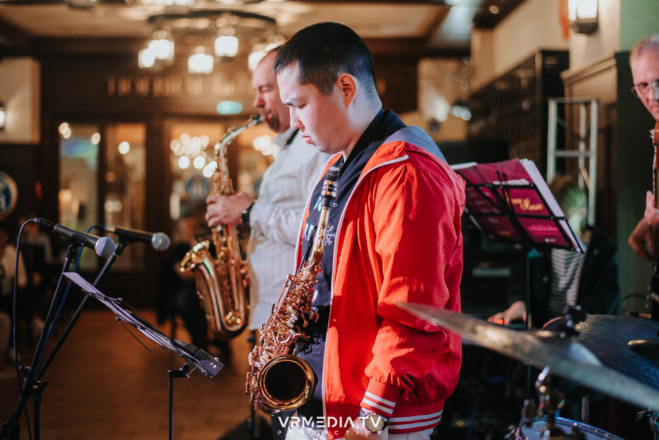 Джазовая среда: JAM SESSION