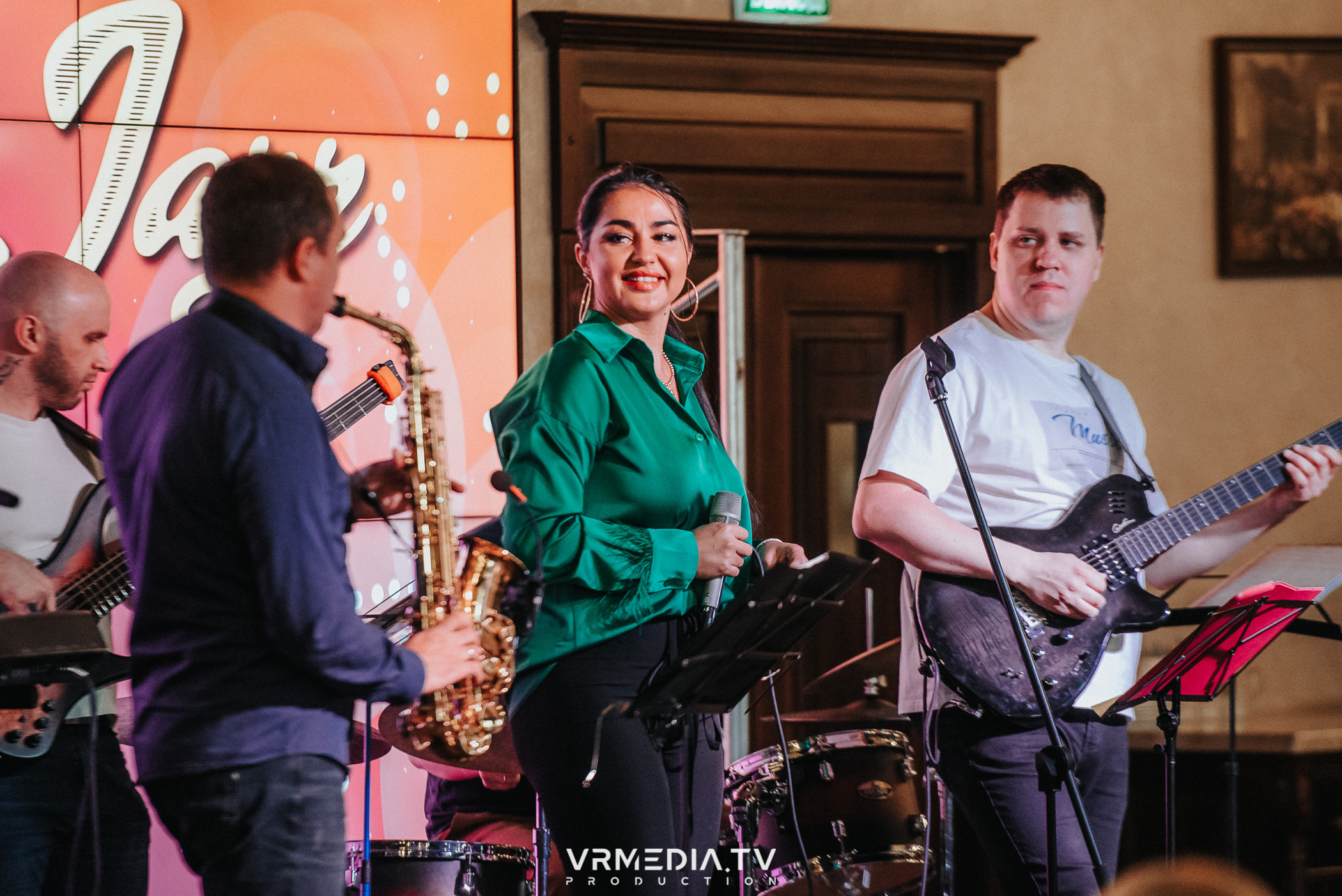 Джазовая среда: Smooth Jazz