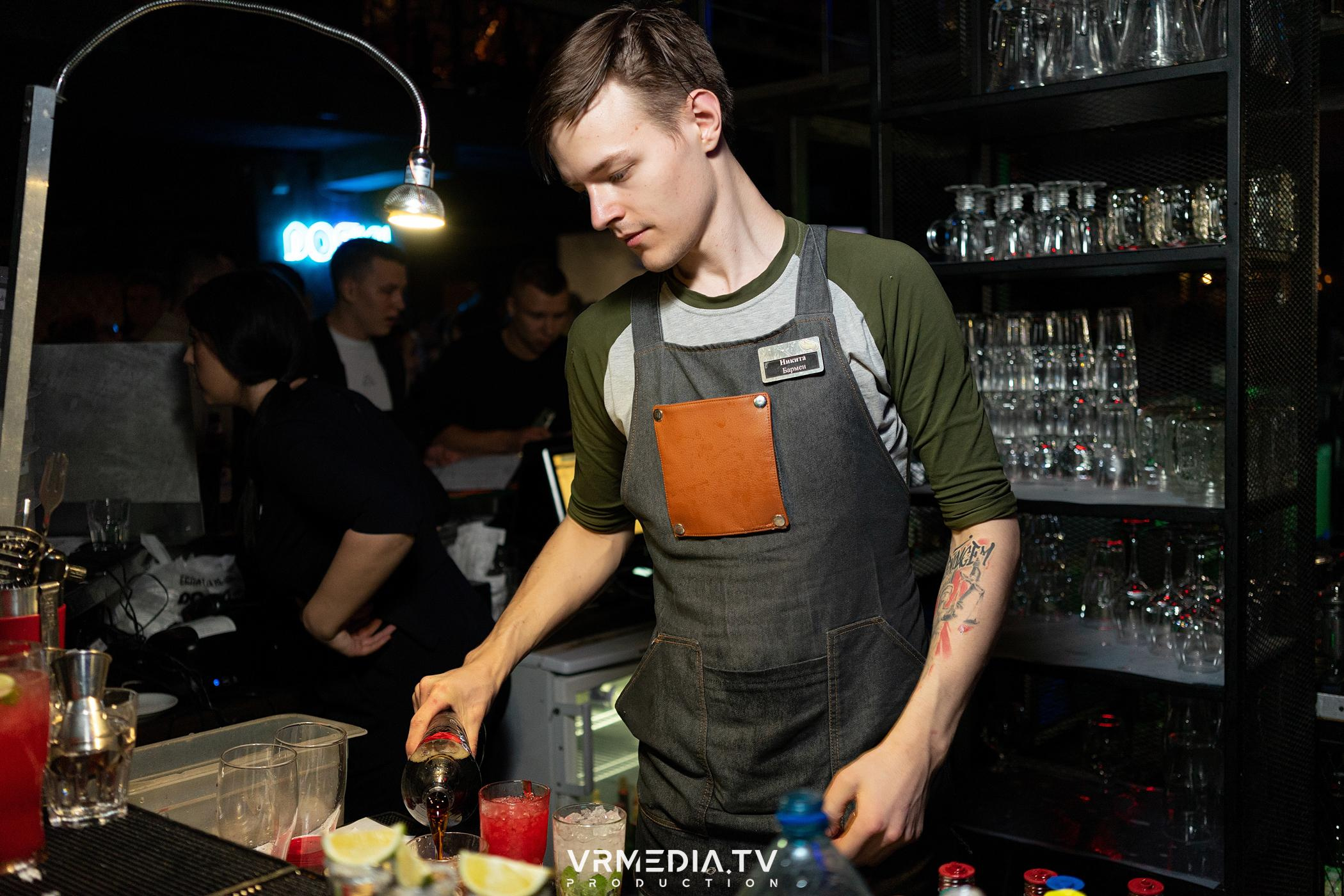 Выходные в баре «DOSKI»