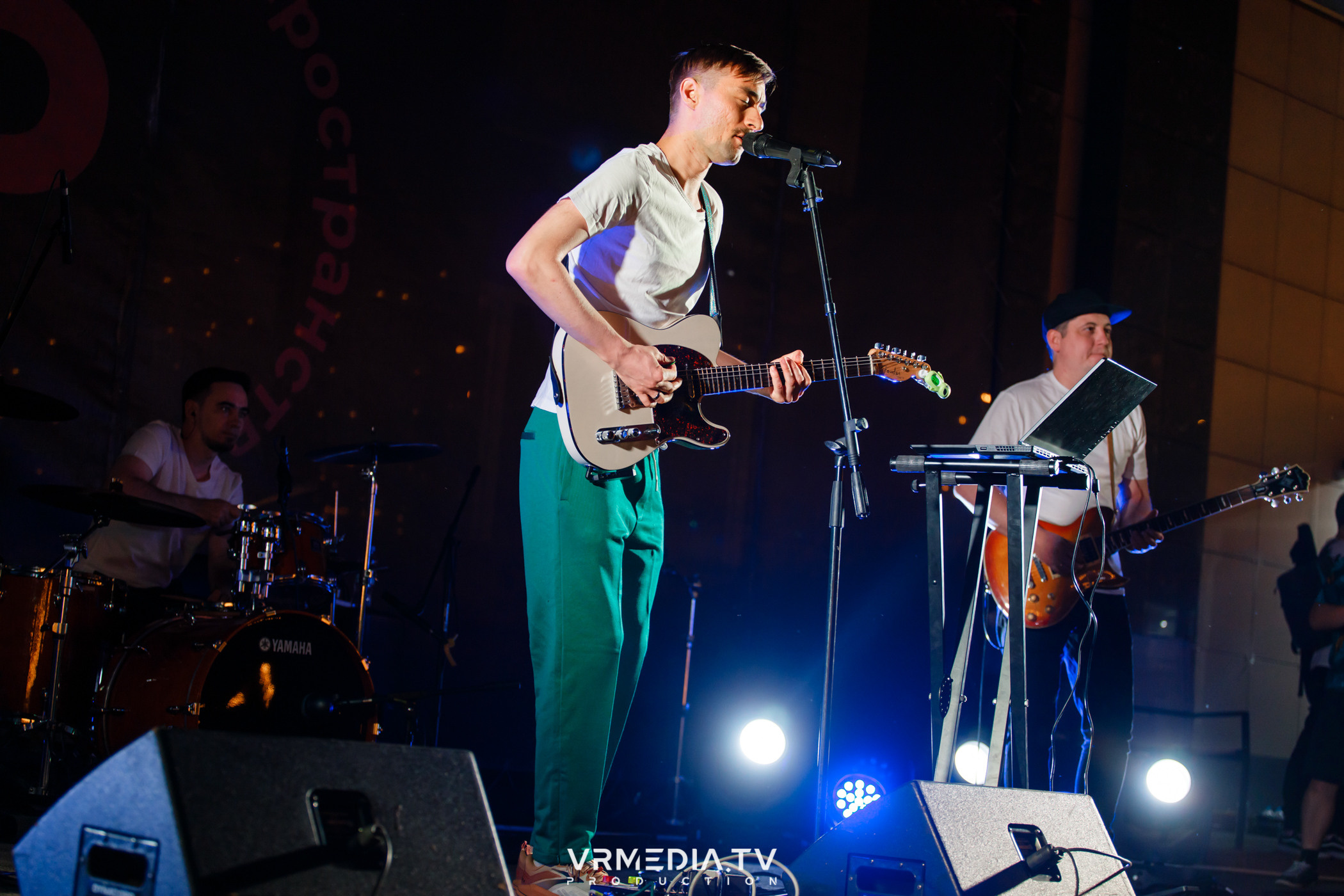 XVIII открытый городской рок-фестиваль «Над землёй» в культурном прост