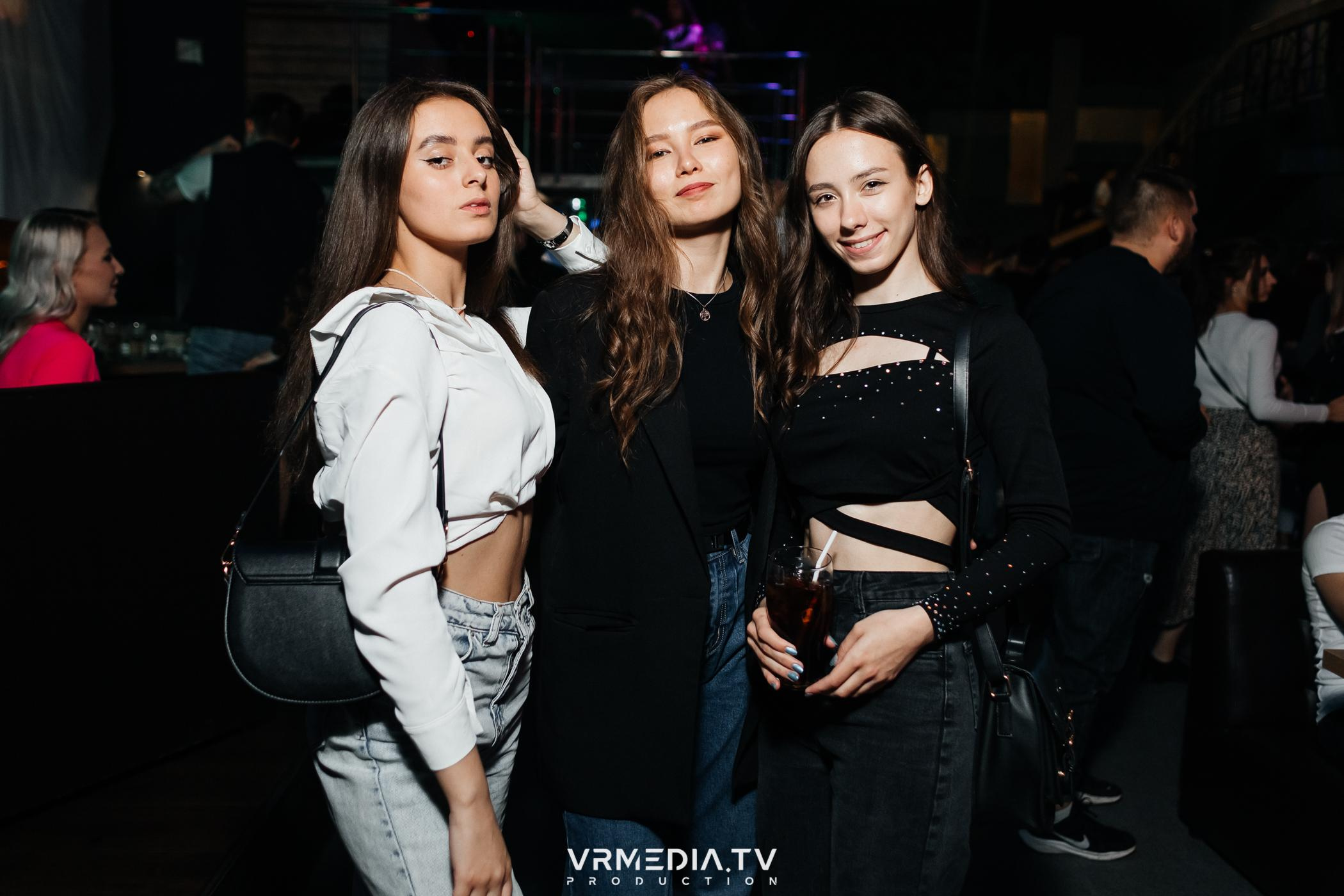 Выходные в баре «DOSKI»