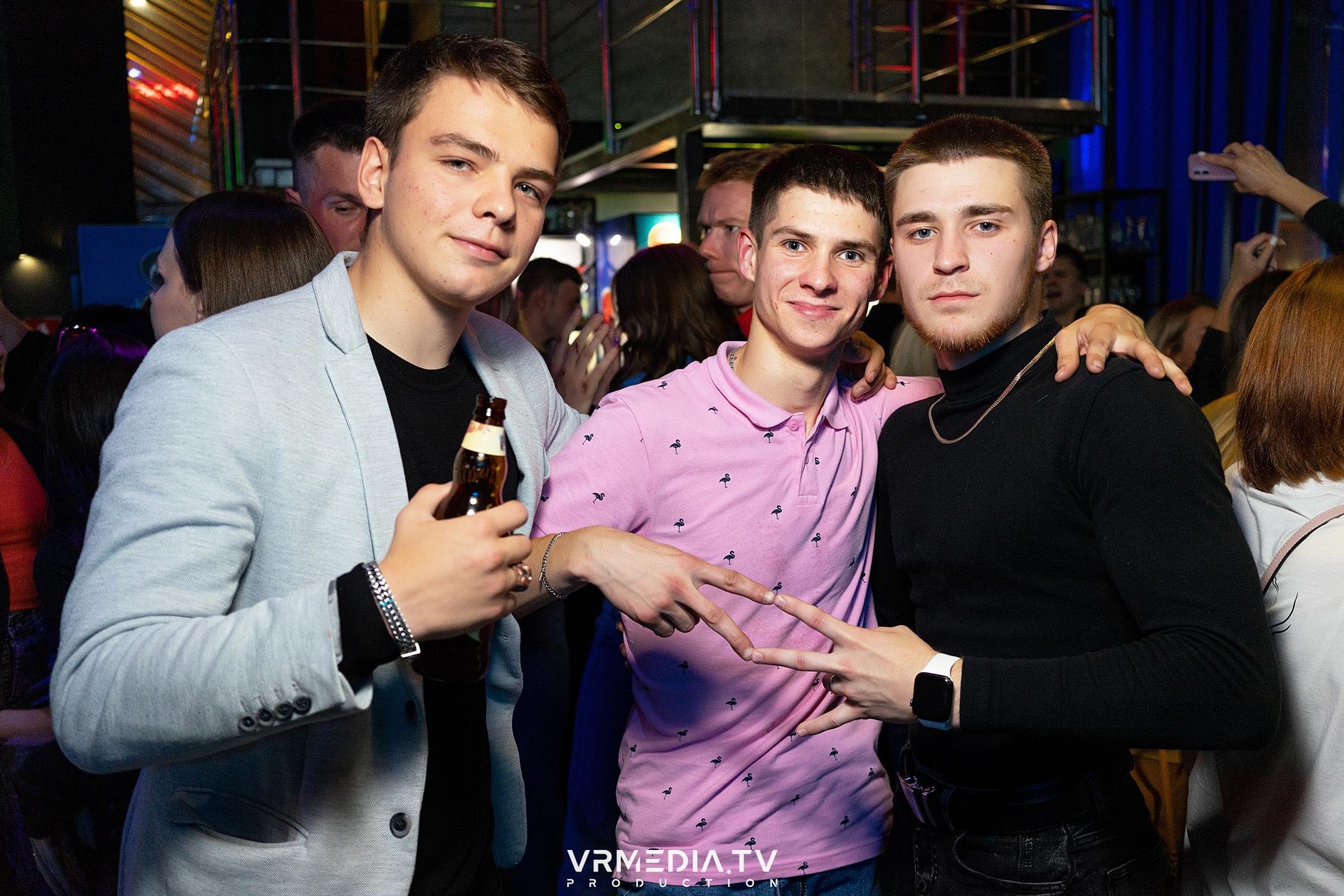 Выходные в баре «DOSKI»