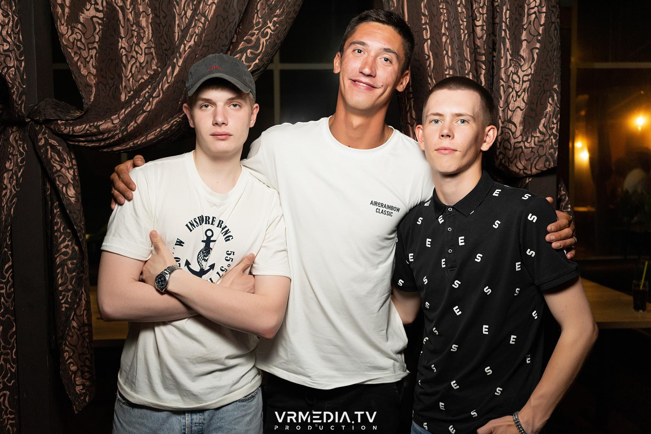 Выходные в баре «DOSKI»