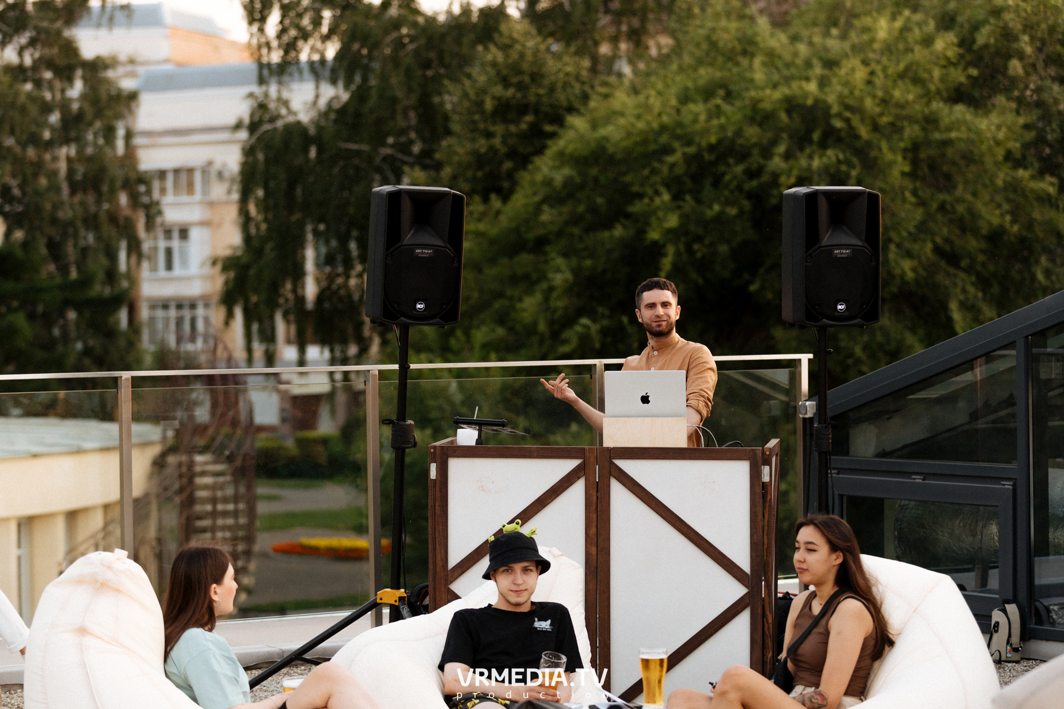 «Среда — маленькая пятница» в Magic Coffee