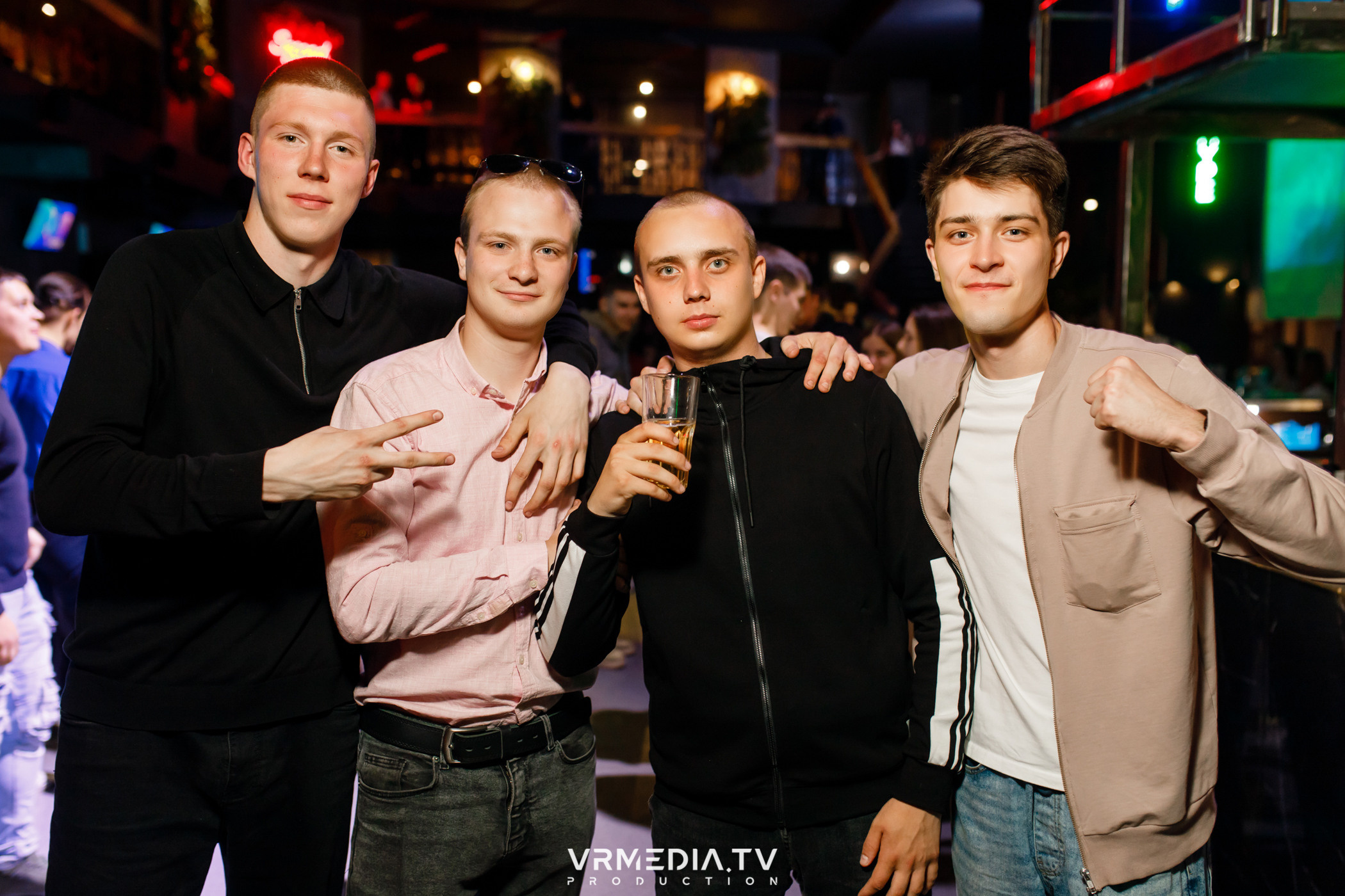 Выходные в баре «DOSKI»