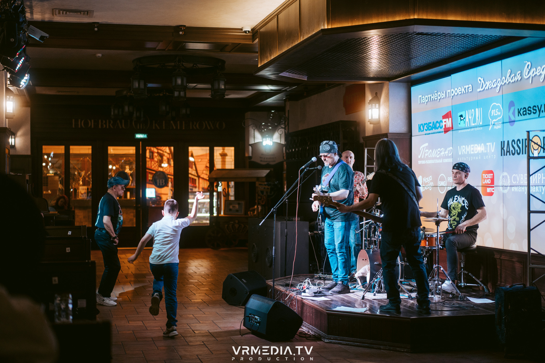 Джазовая среда: Капитан Дик (Новосибирск)