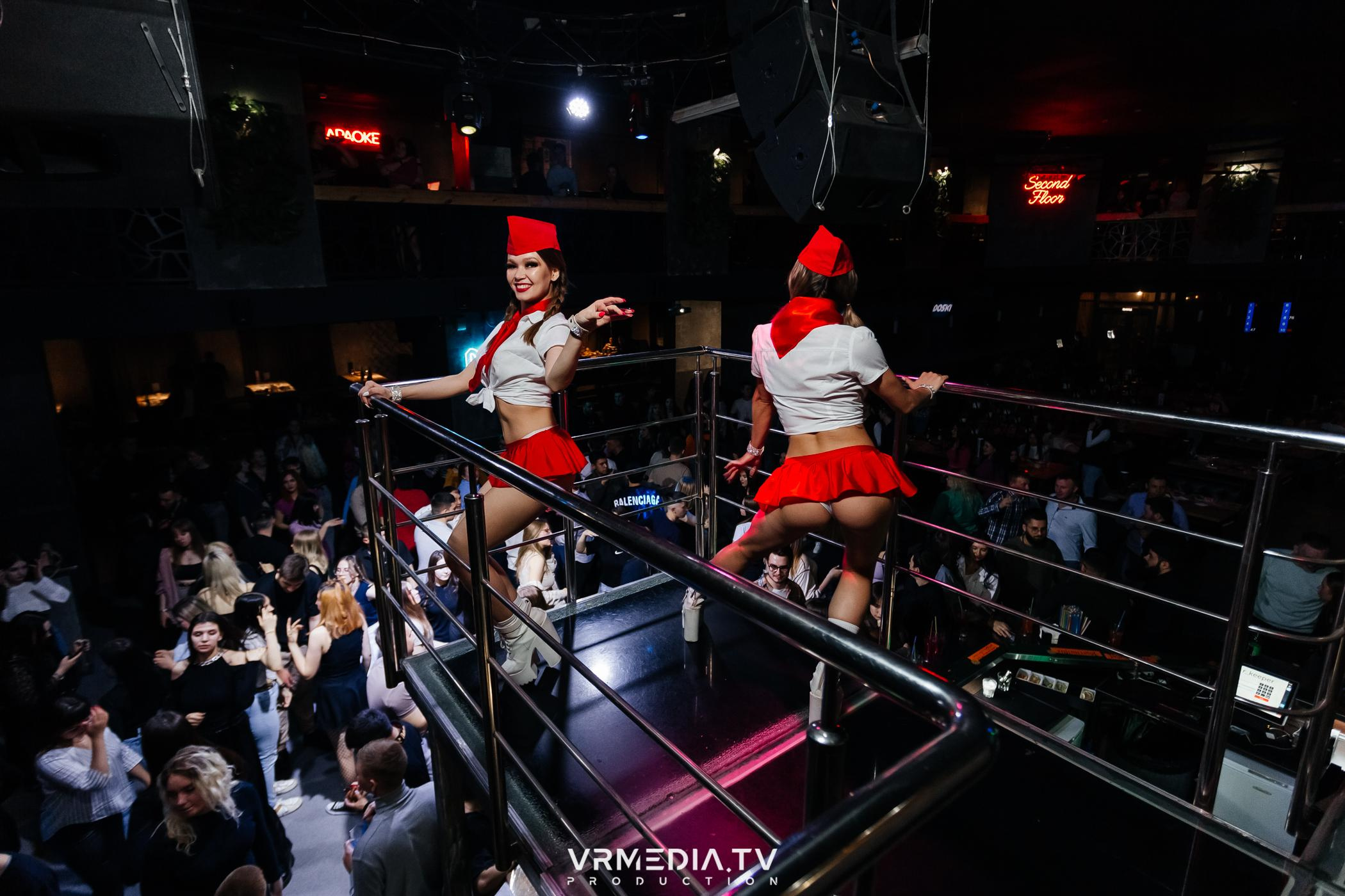 Выходные в баре «DOSKI»