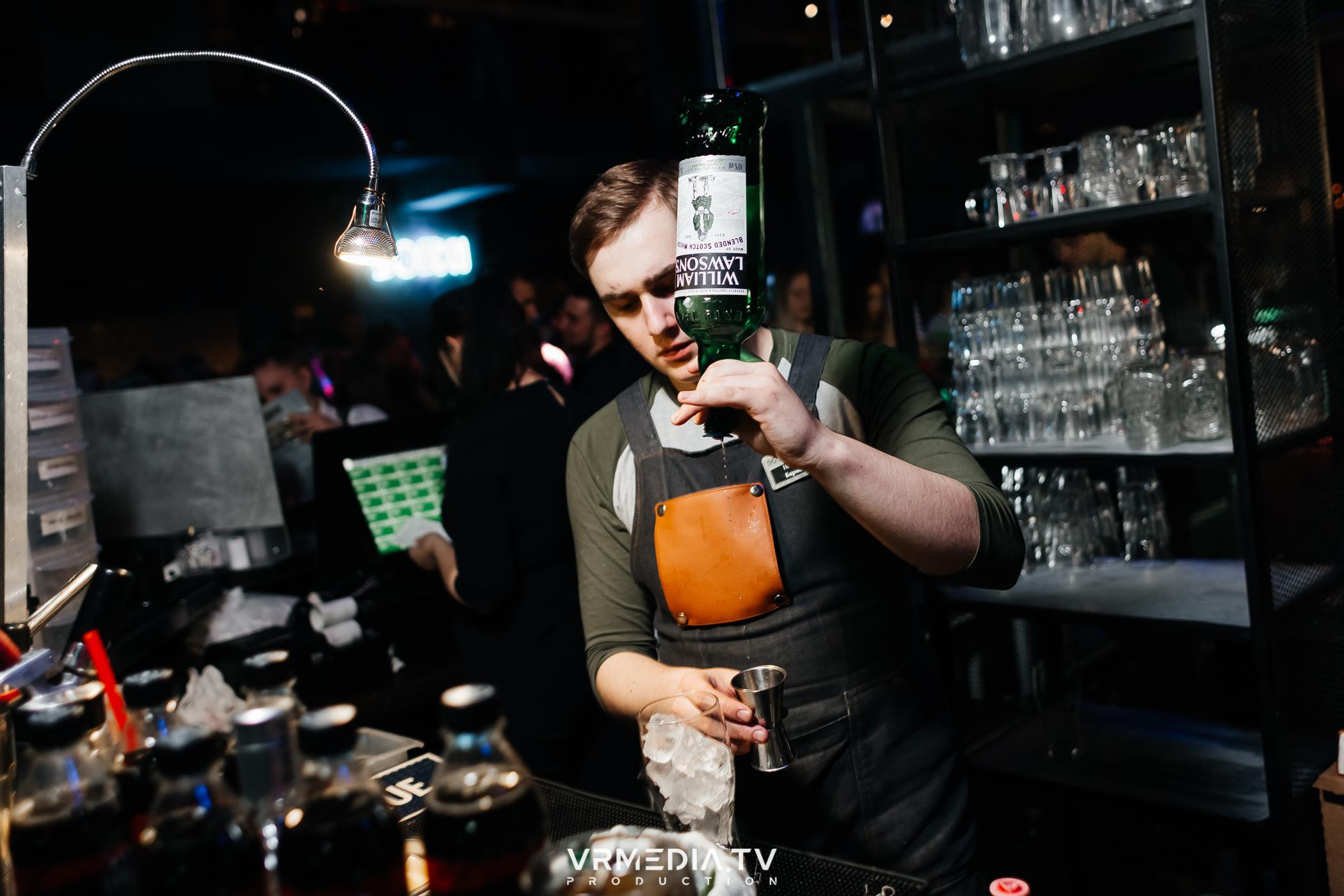 Выходные в баре «DOSKI»