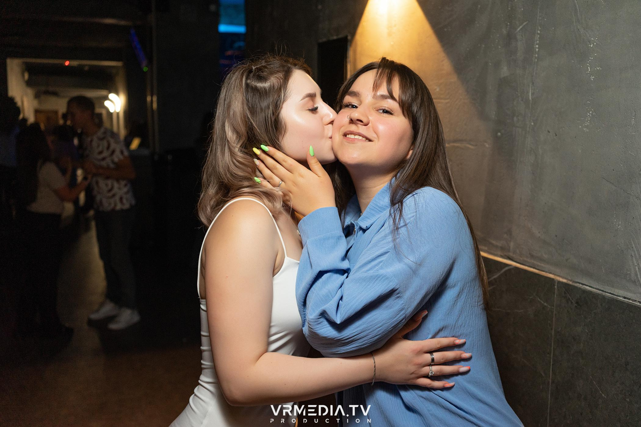 Выходные в баре «DOSKI»