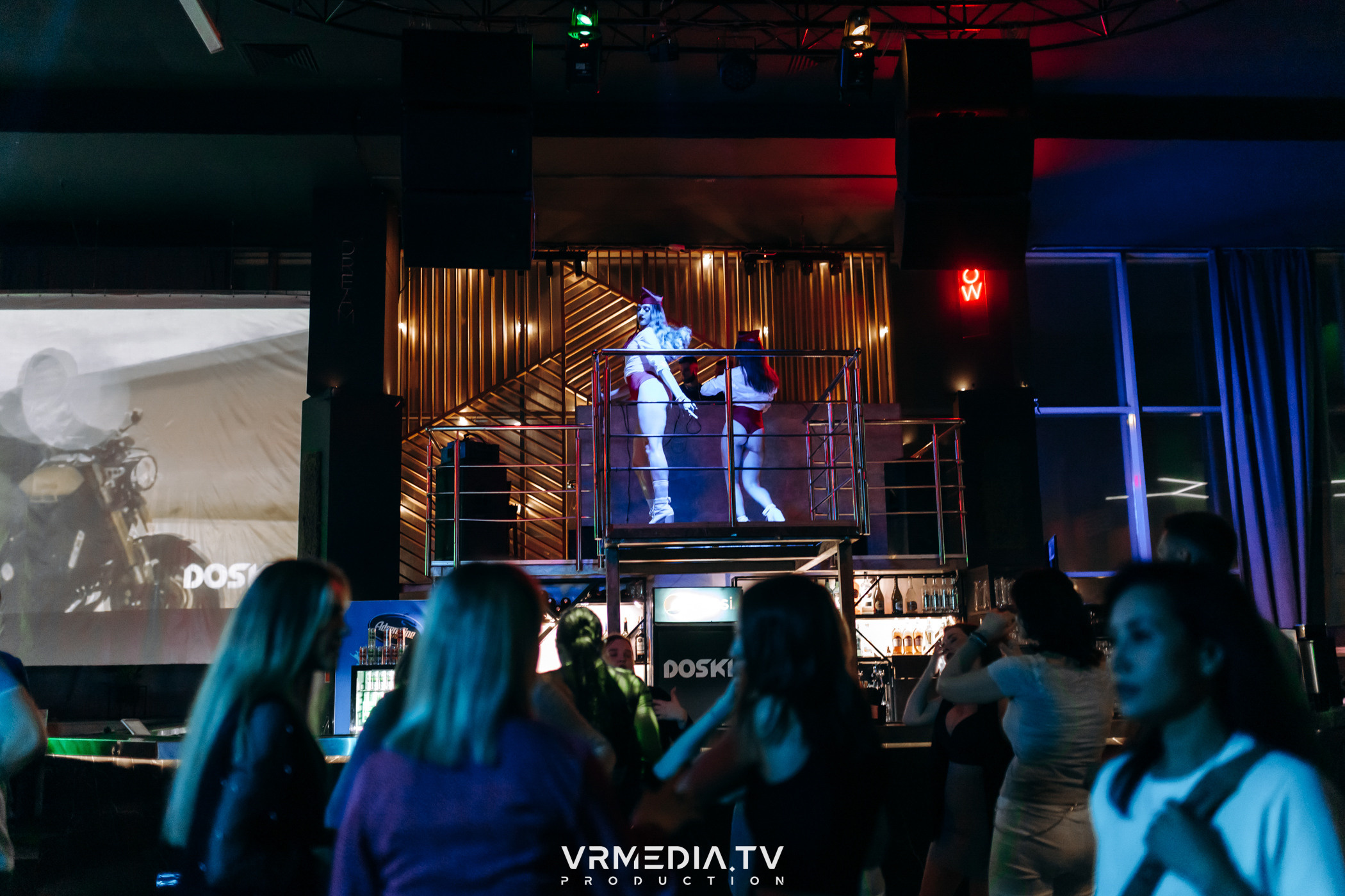 Выходные в баре «DOSKI»