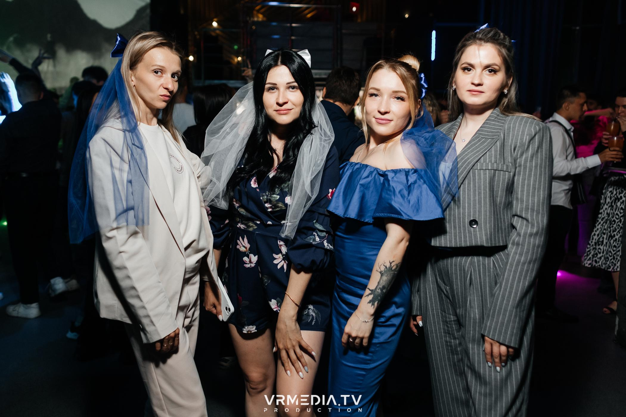 Выходные в баре «DOSKI»