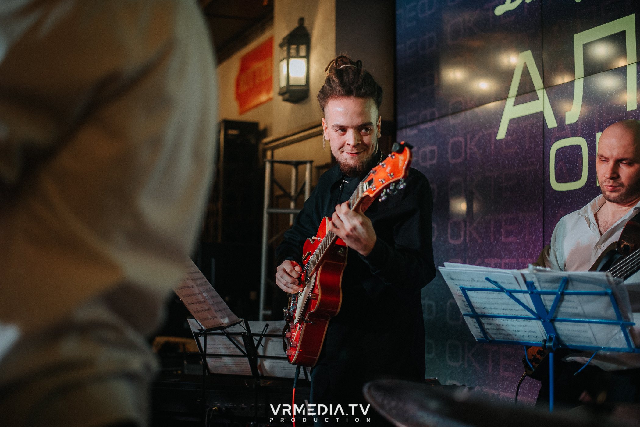 Джазовая среда: Алеф Октет