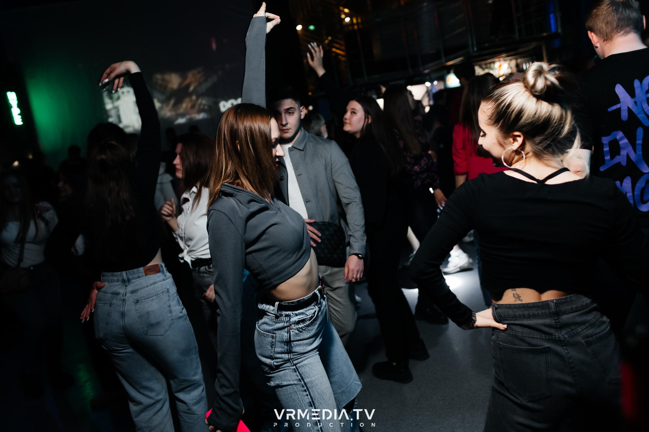 Выходные в баре «DOSKI»