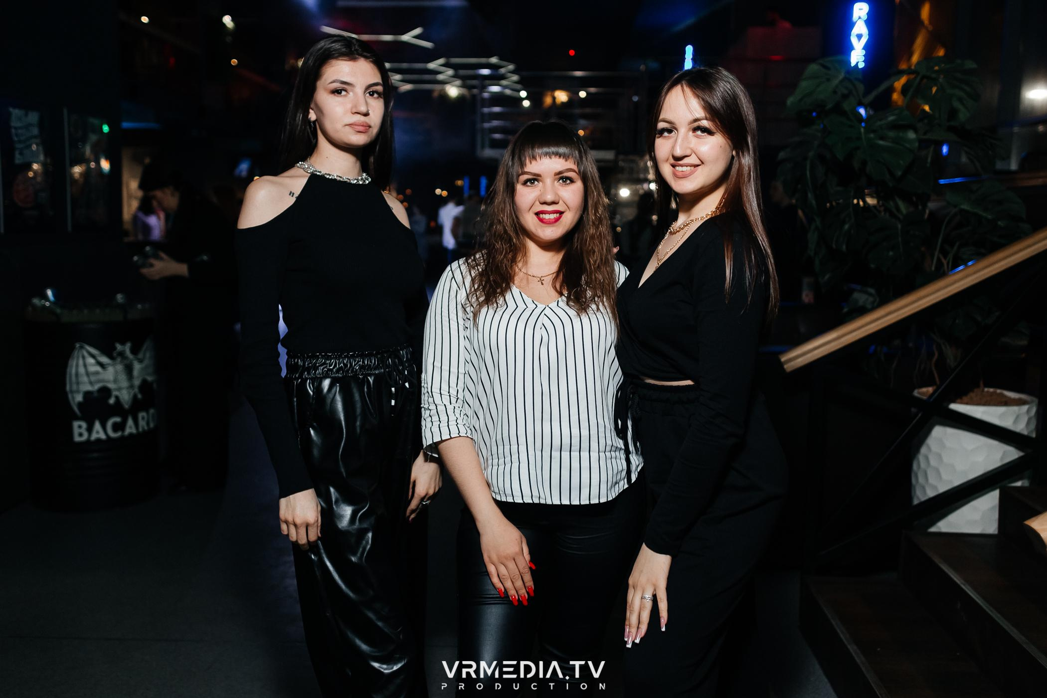 Выходные в баре «DOSKI»