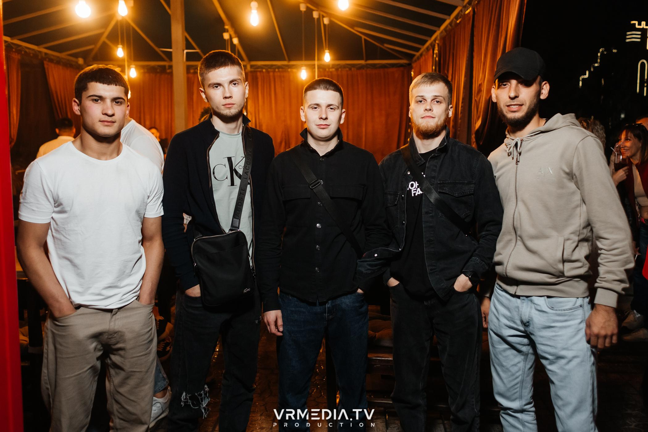 Выходные в баре «DOSKI»