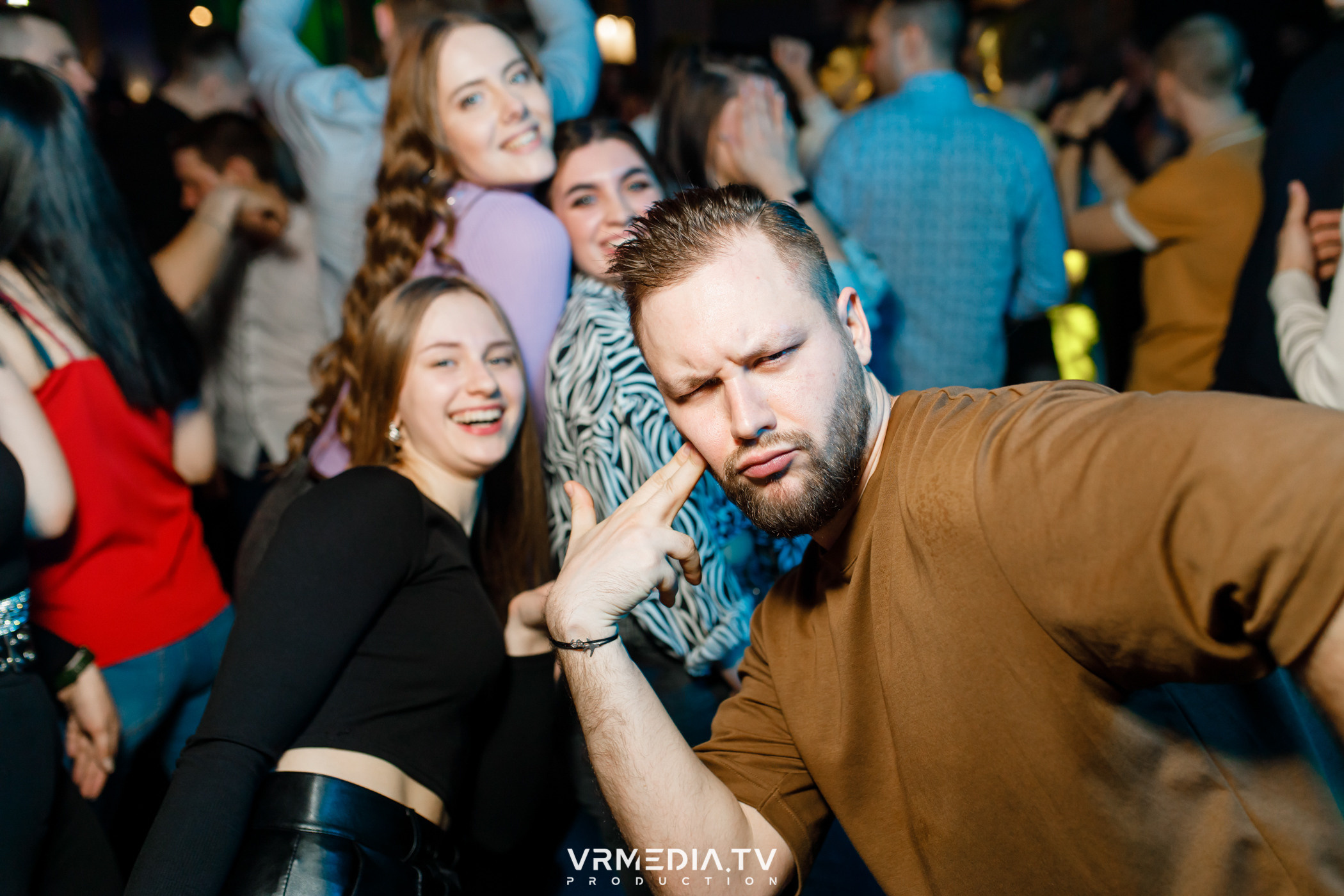 Выходные в баре «DOSKI»