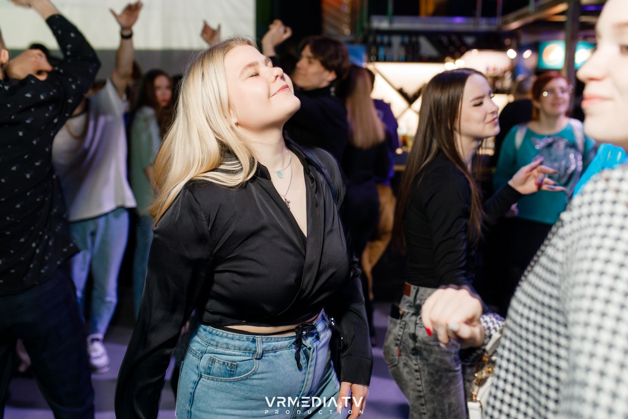 Выходные в баре «DOSKI»